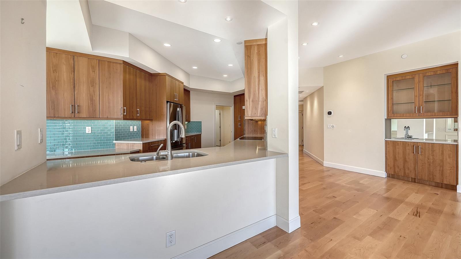 Image 4 of 80 For 2110 Harbourside Drive 558