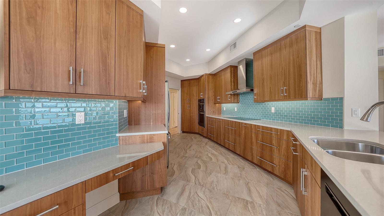 Image 6 of 80 For 2110 Harbourside Drive 558