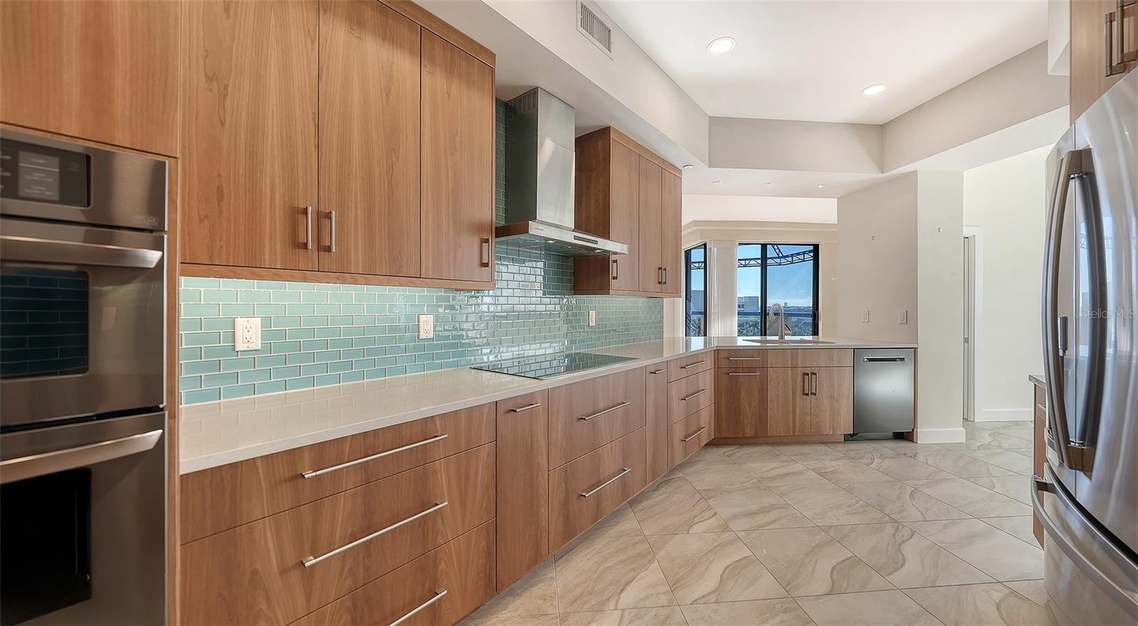 Image 7 of 80 For 2110 Harbourside Drive 558