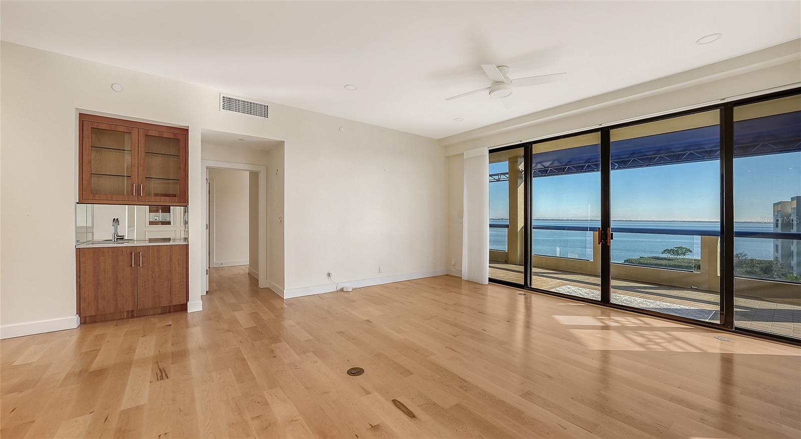 Image 8 of 80 For 2110 Harbourside Drive 558