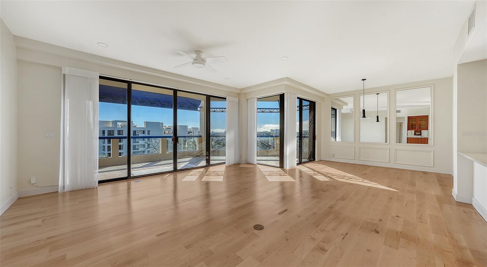 Image 9 of 80 For 2110 Harbourside Drive 558