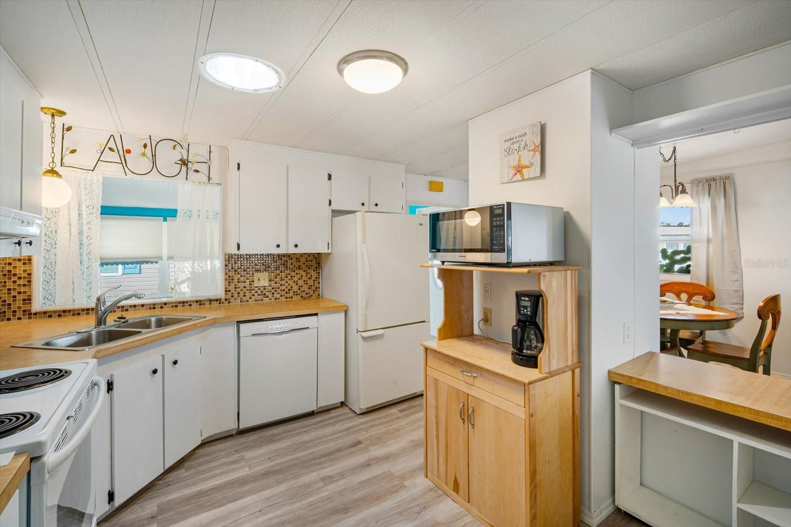 Image 14 of 36 For 5619 Bayshore Road 417