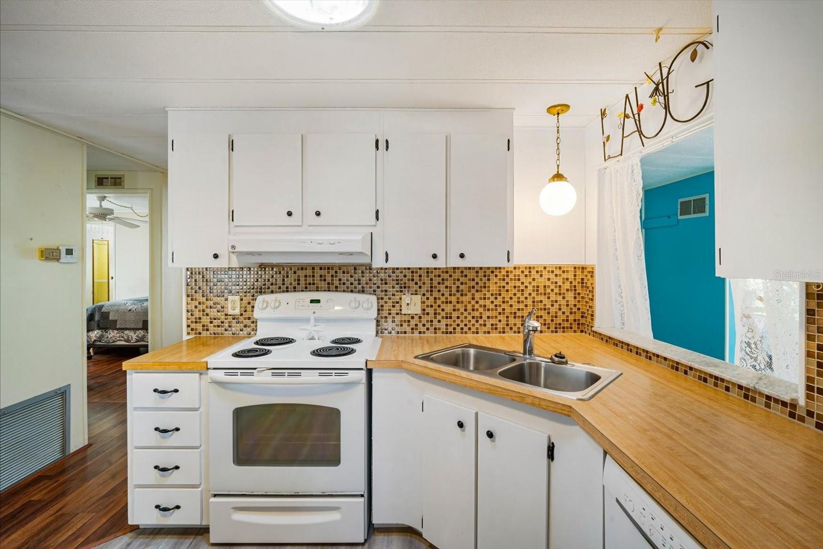 Image 15 of 36 For 5619 Bayshore Road 417