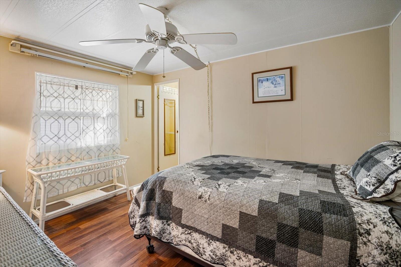 Image 17 of 36 For 5619 Bayshore Road 417