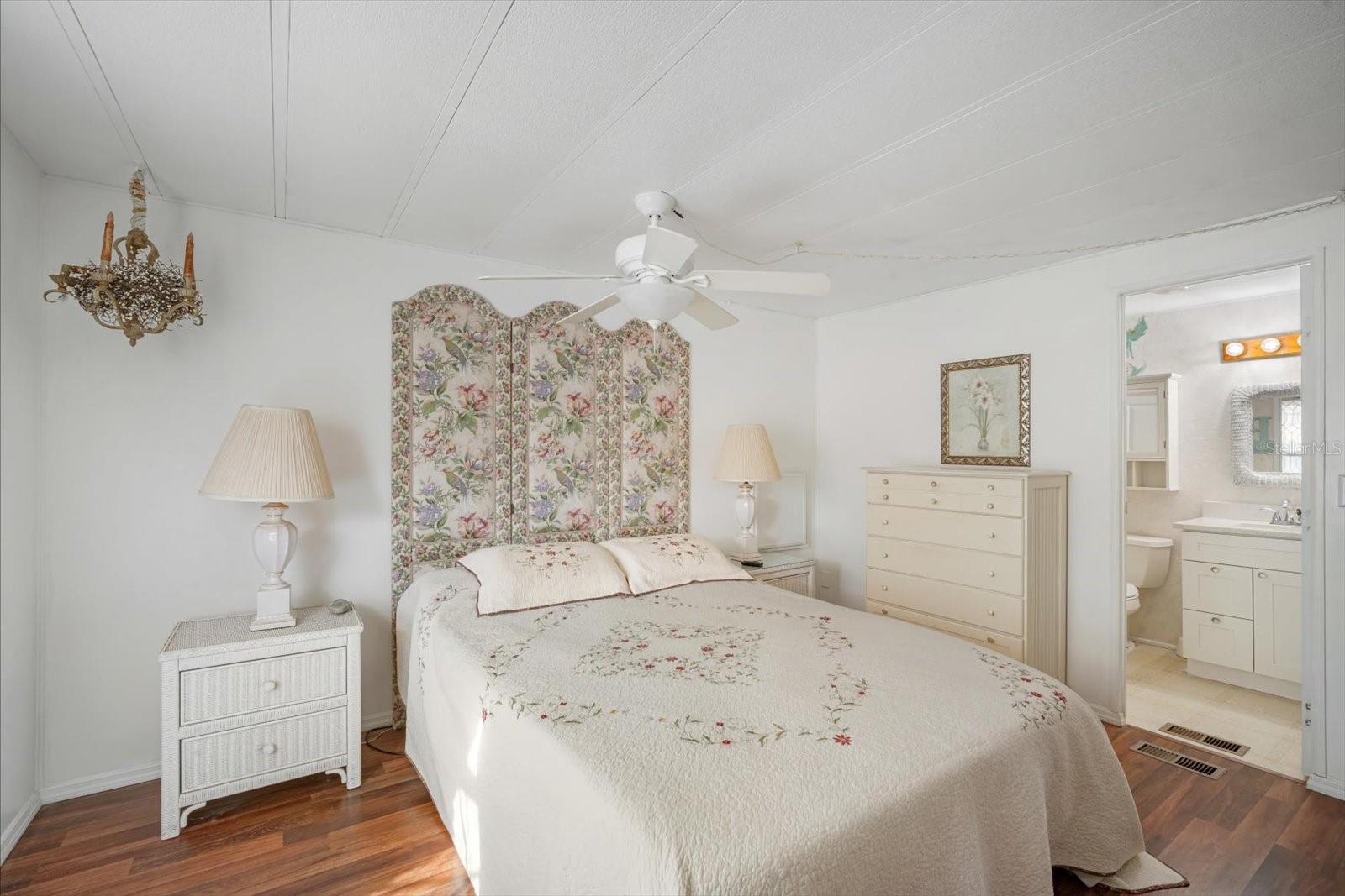 Image 20 of 36 For 5619 Bayshore Road 417