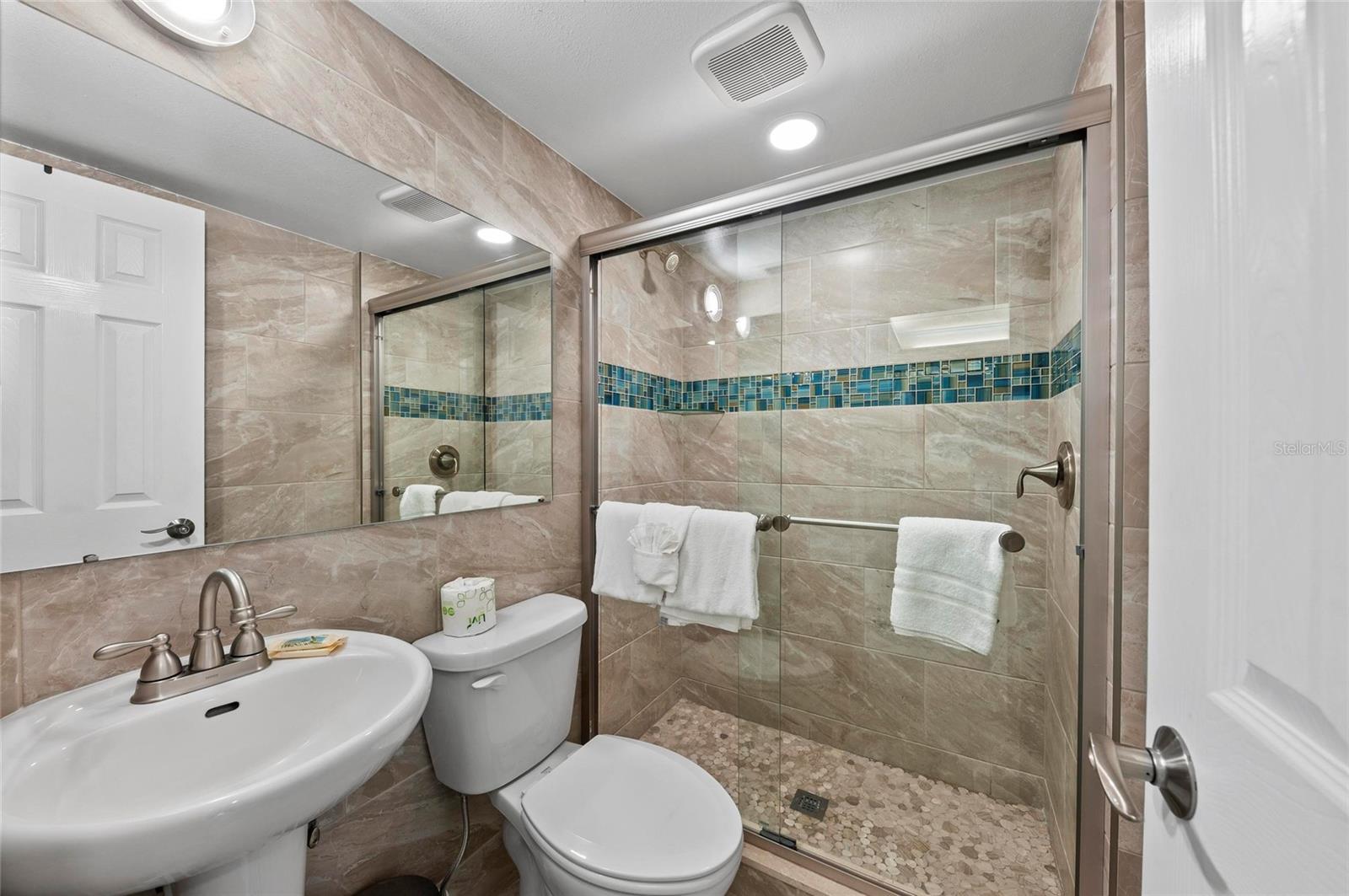 Image 21 of 50 For 6342 Midnight Pass Road 212