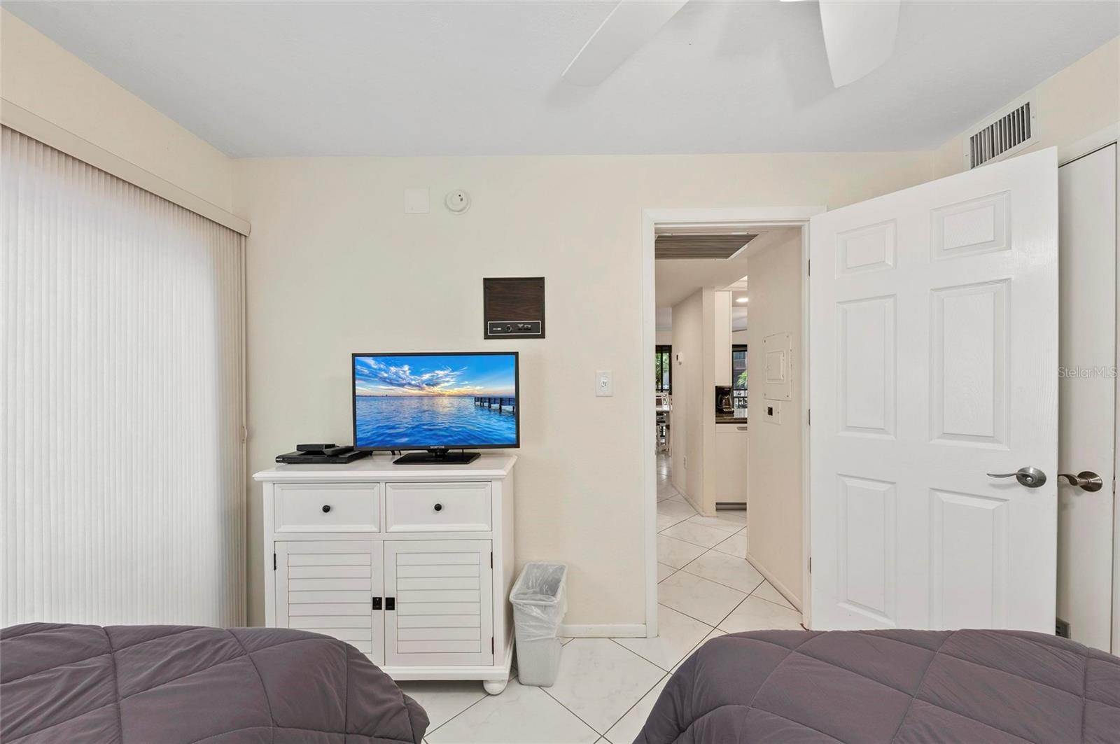 Image 22 of 50 For 6342 Midnight Pass Road 212