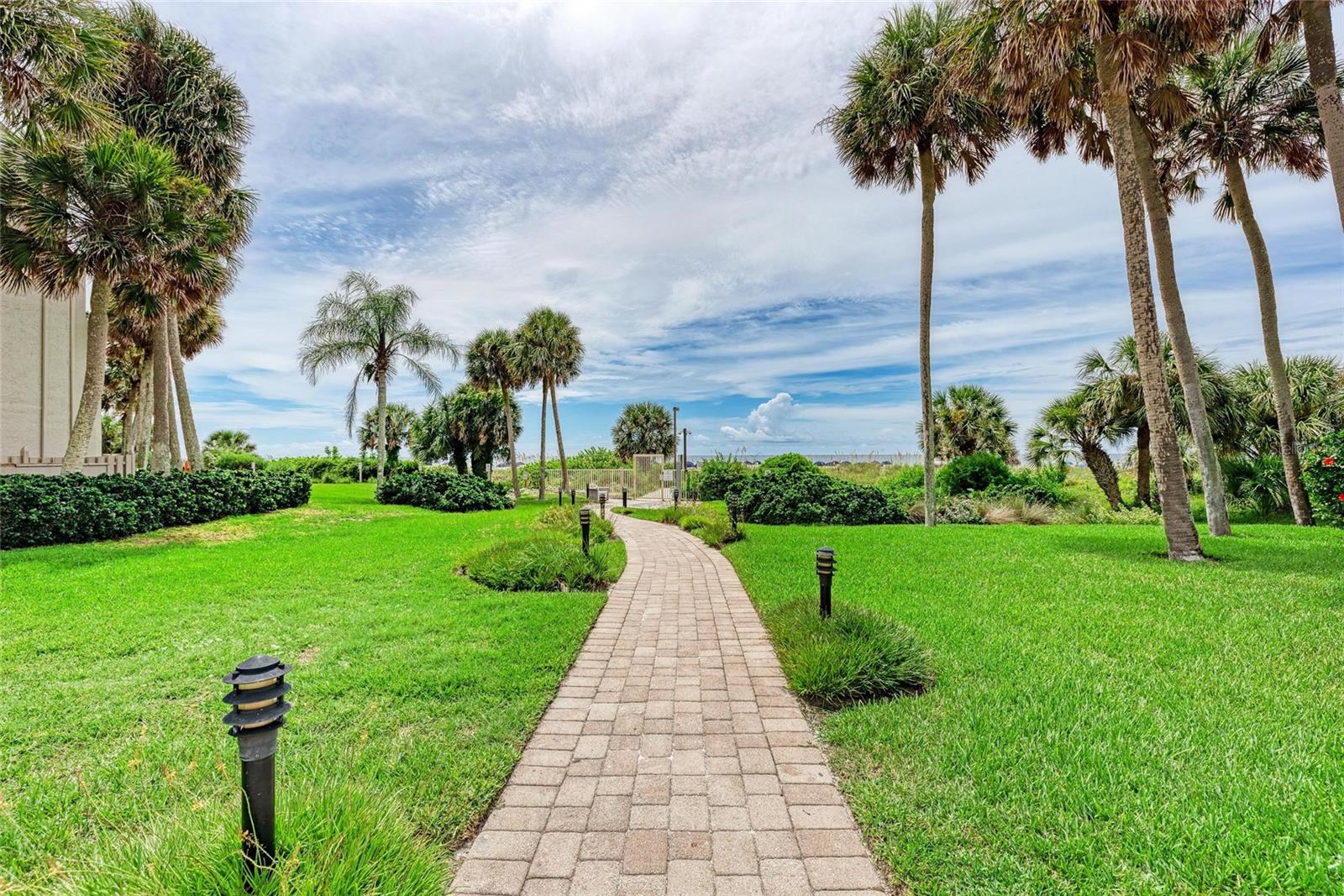 Image 25 of 50 For 6342 Midnight Pass Road 212