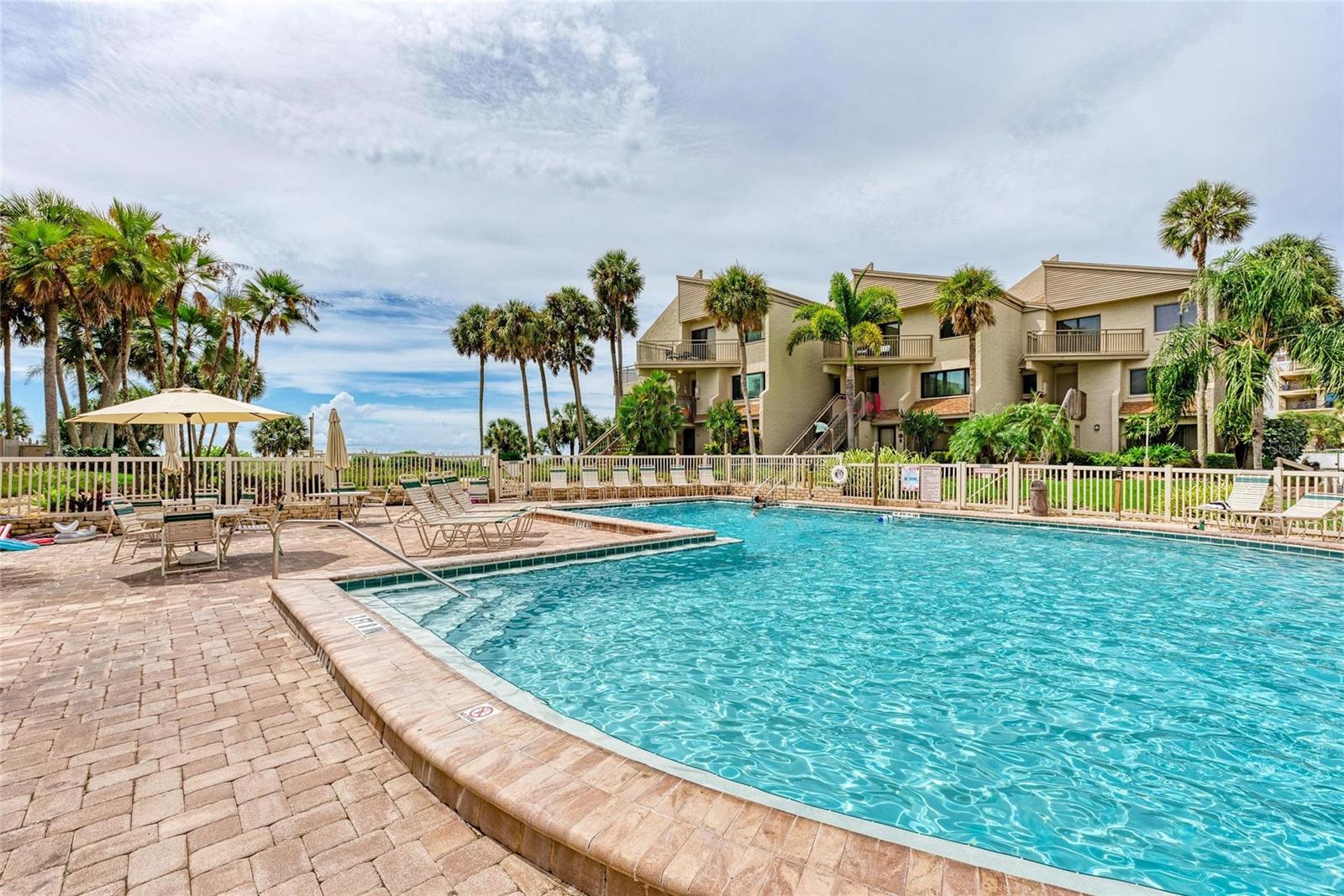 Image 29 of 50 For 6342 Midnight Pass Road 212