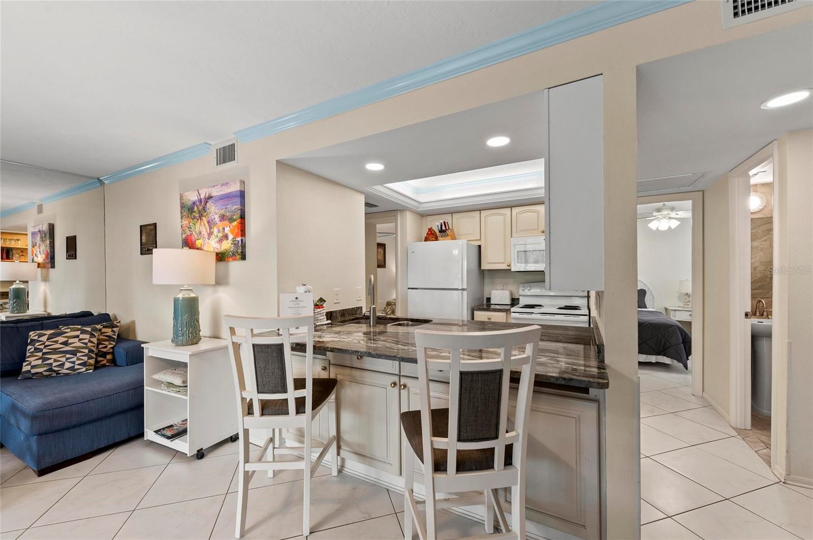 Image 9 of 50 For 6342 Midnight Pass Road 212