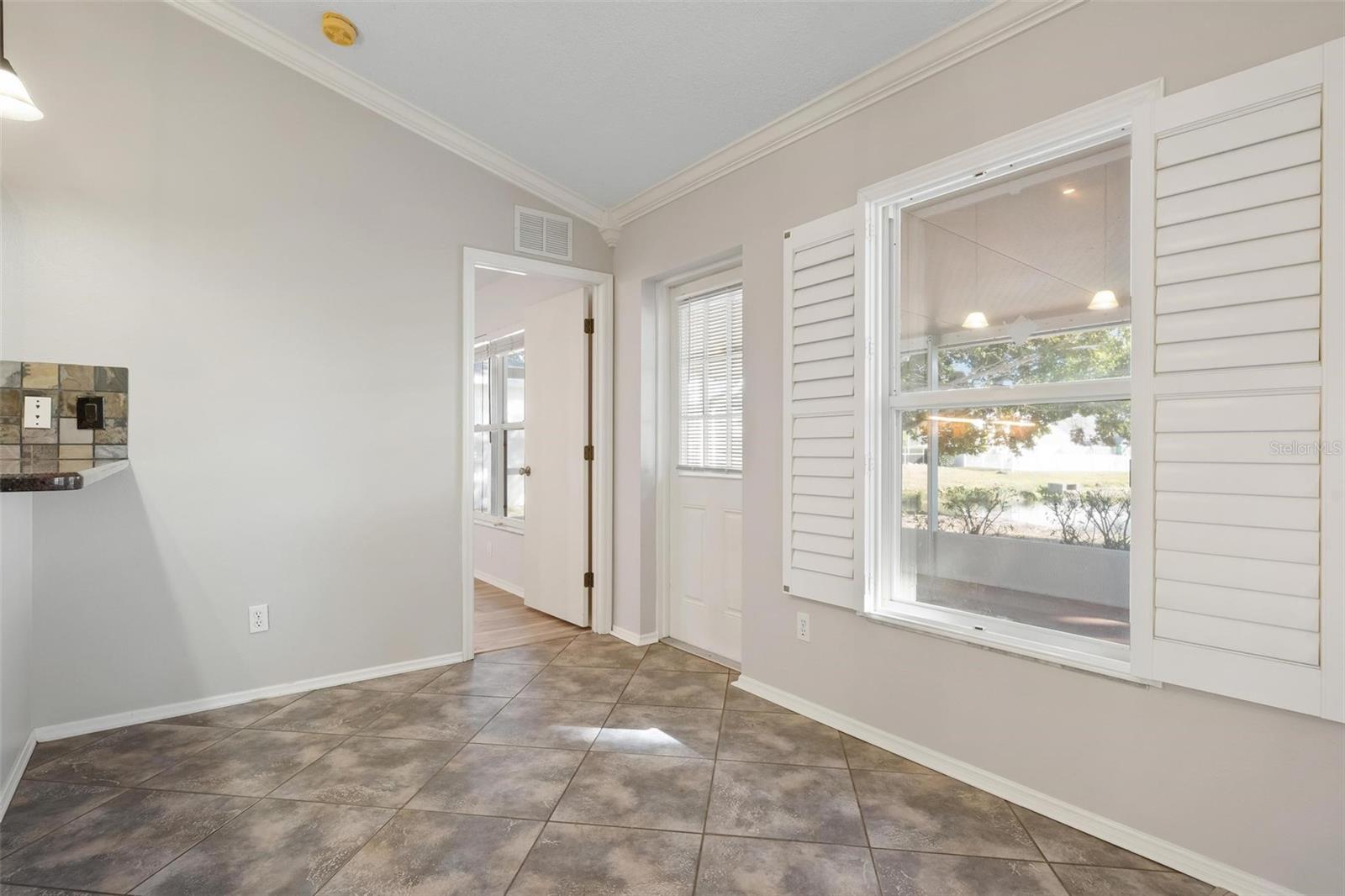 Image 10 of 32 For 11118 3rd Avenue E