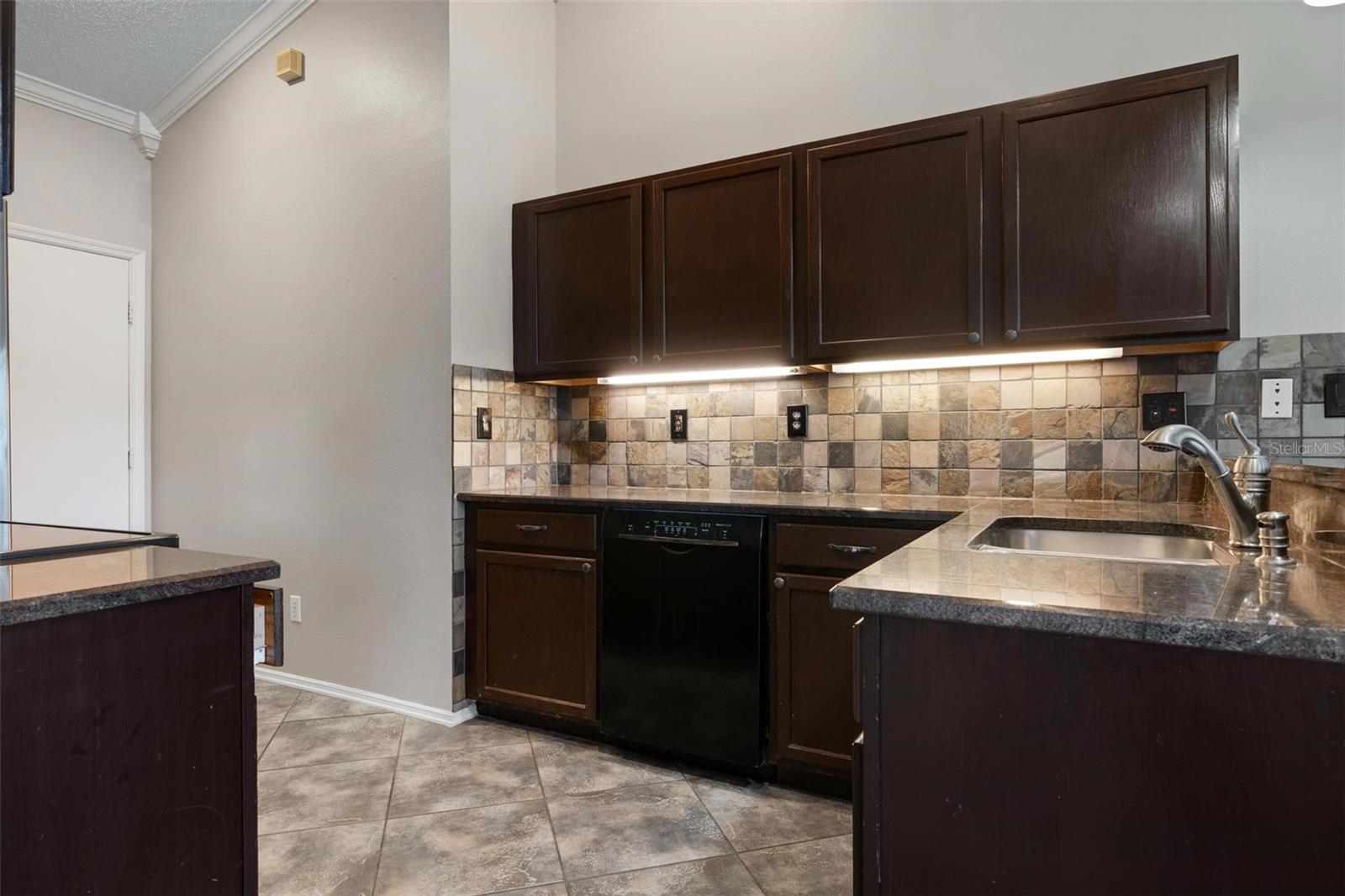 Image 11 of 32 For 11118 3rd Avenue E