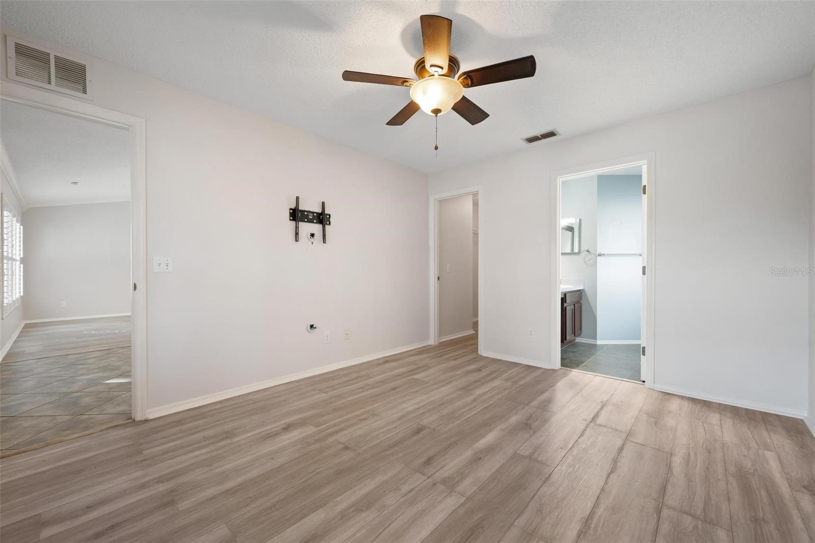 Image 15 of 32 For 11118 3rd Avenue E