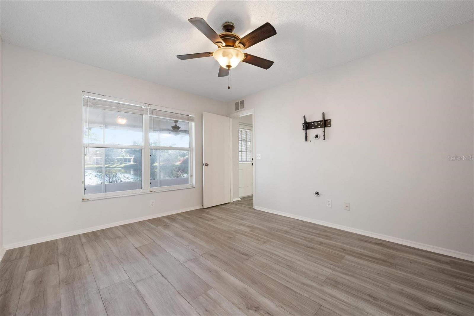 Image 16 of 32 For 11118 3rd Avenue E