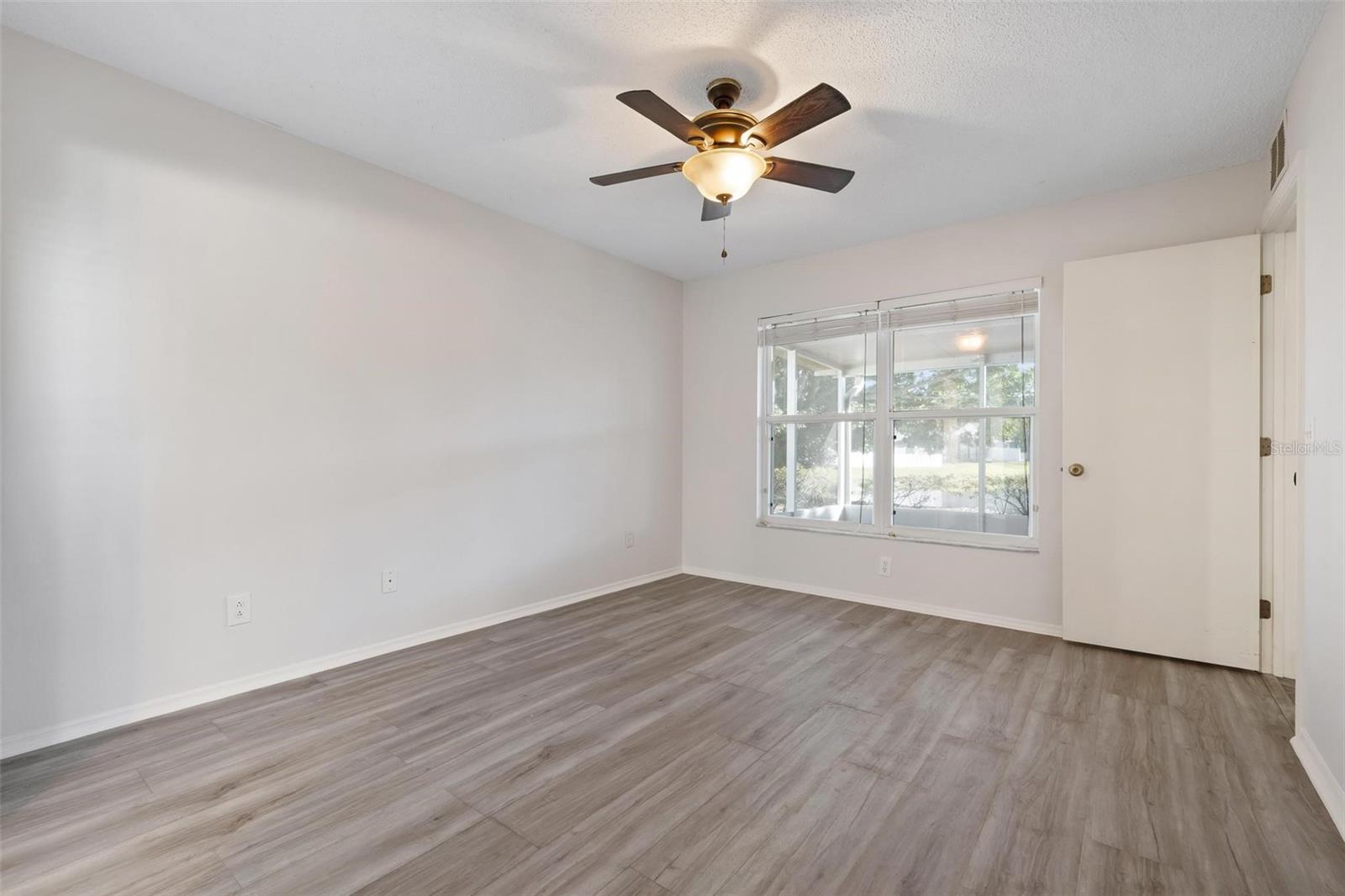 Image 17 of 32 For 11118 3rd Avenue E