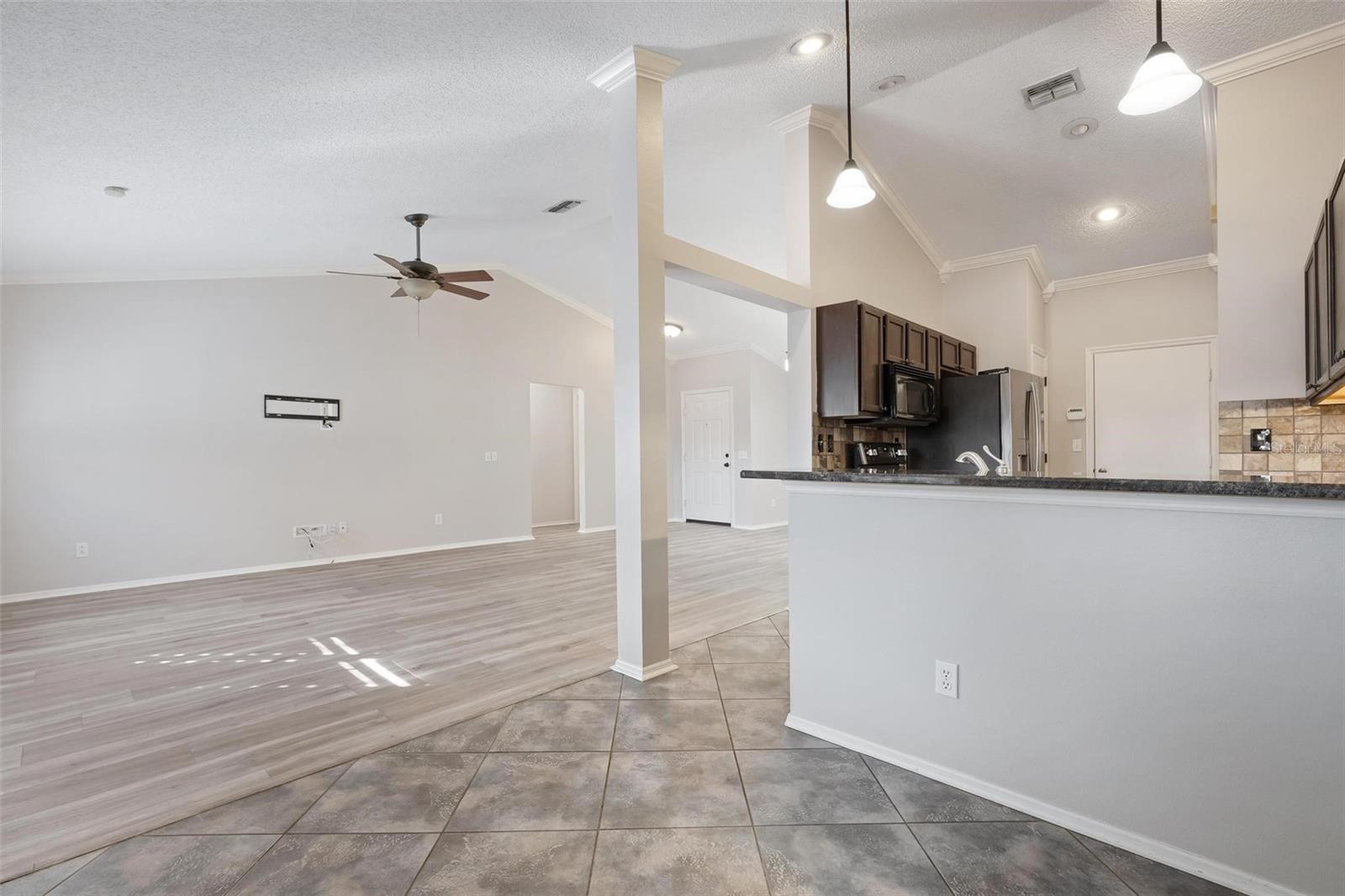 Image 19 of 32 For 11118 3rd Avenue E