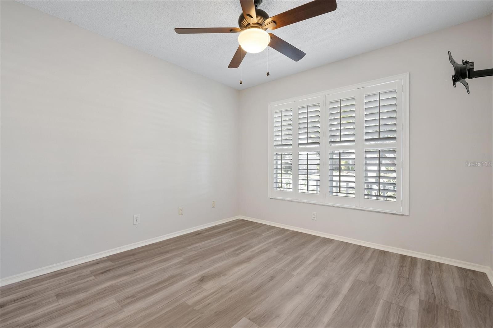 Image 20 of 32 For 11118 3rd Avenue E