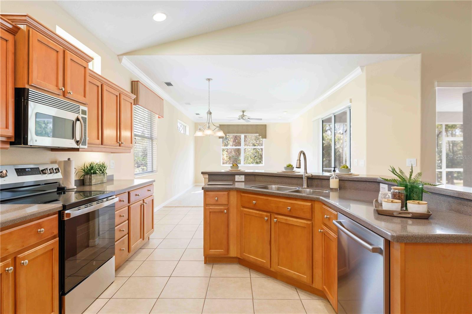 Image 19 of 66 For 12147 Red Leaf Road