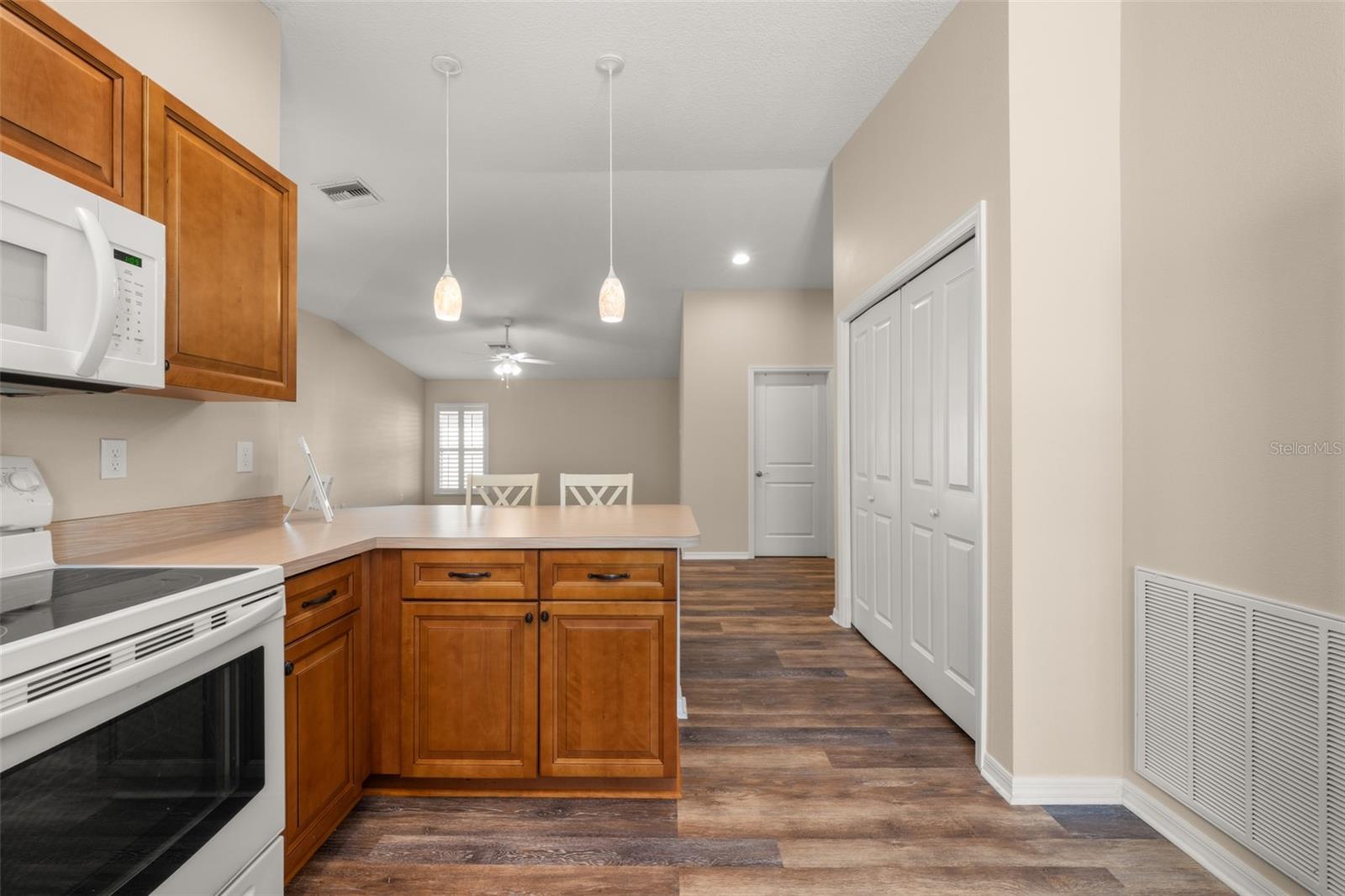 Image 19 of 58 For 10433 High Grove Avenue