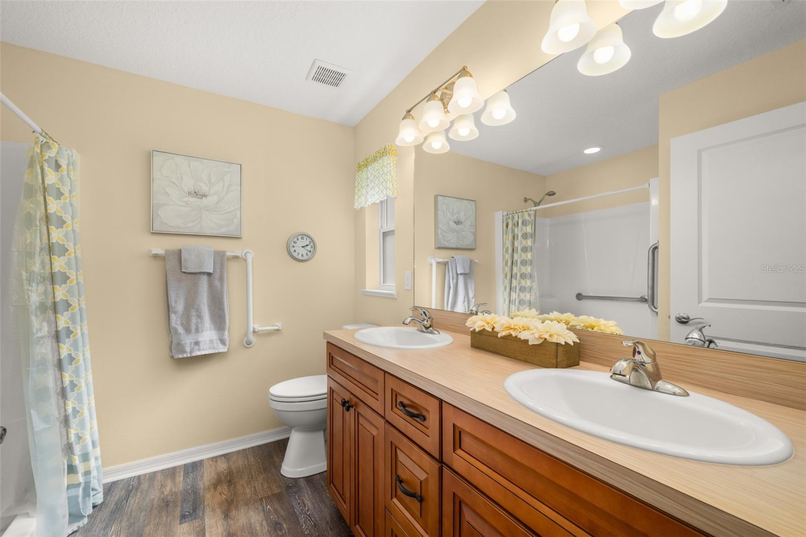 Image 25 of 58 For 10433 High Grove Avenue