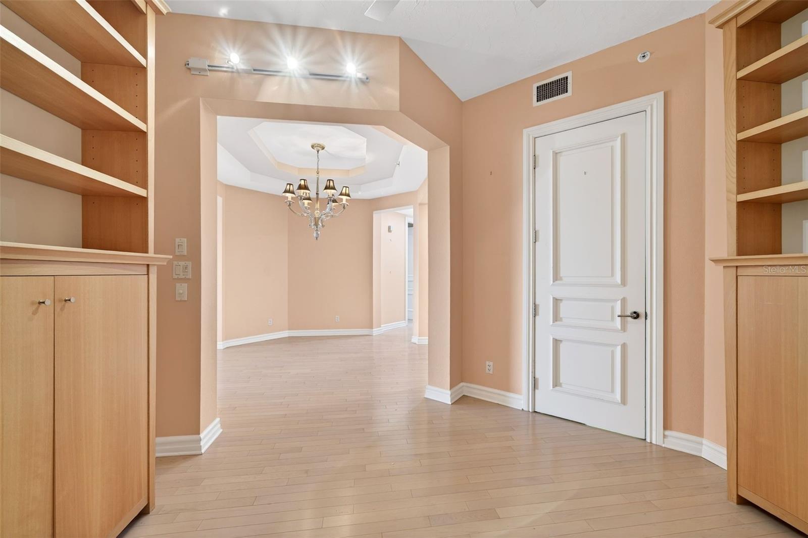 Image 18 of 82 For 500 Palm Avenue 92