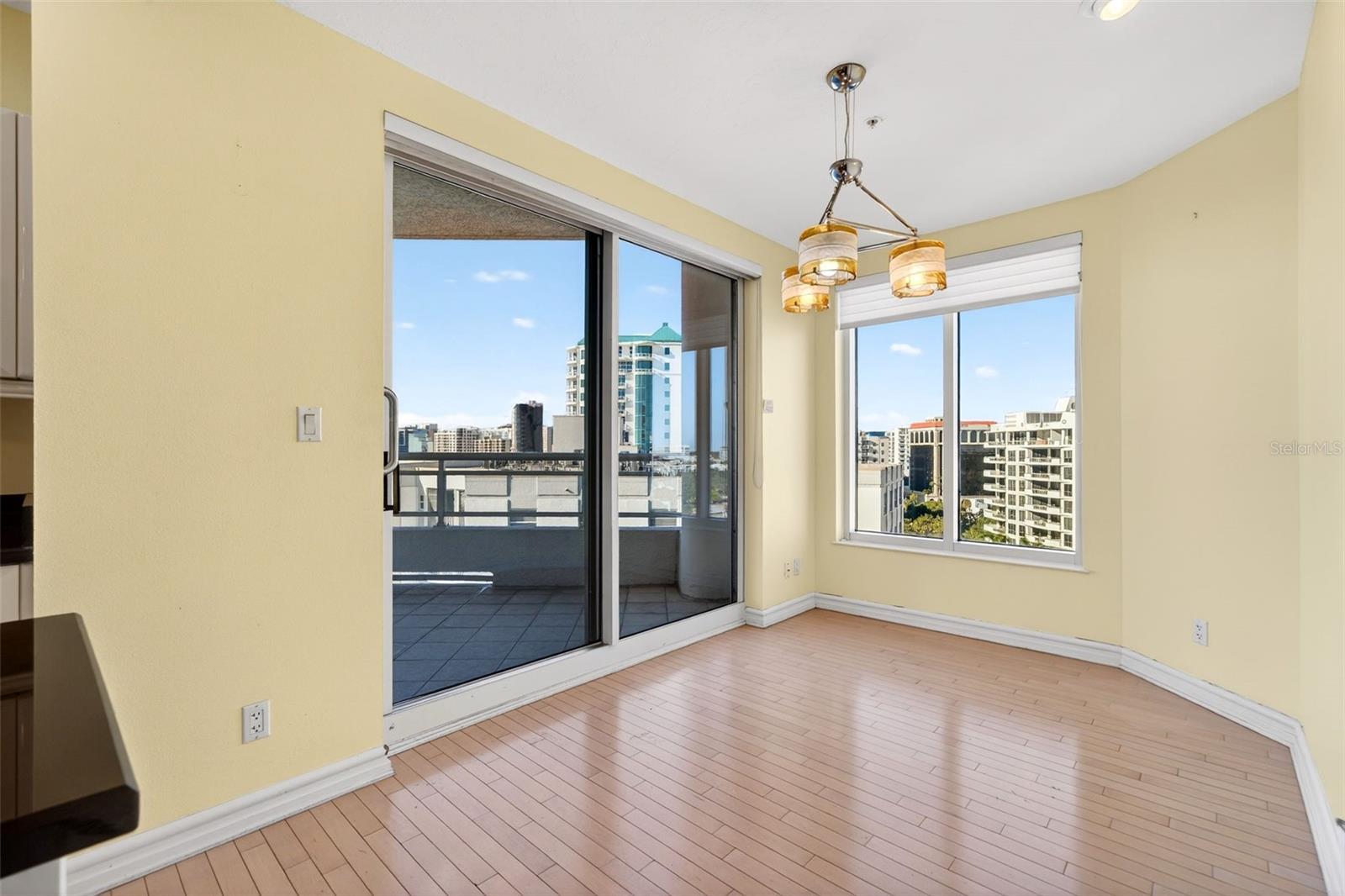 Image 22 of 82 For 500 Palm Avenue 92