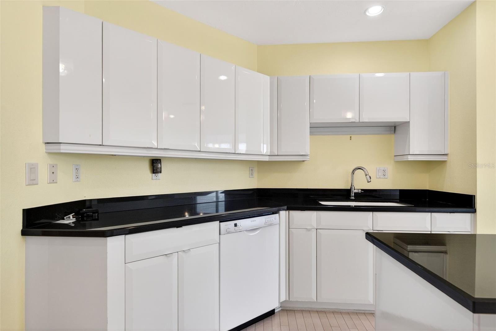 Image 28 of 82 For 500 Palm Avenue 92