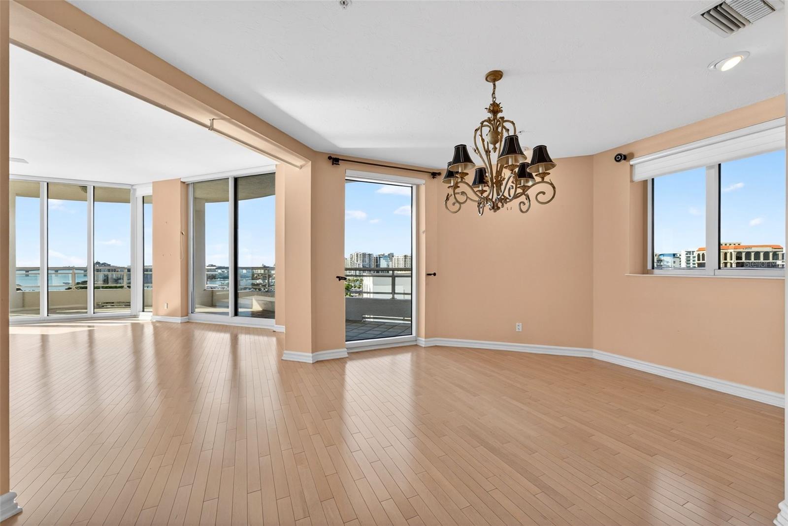 Image 31 of 82 For 500 Palm Avenue 92