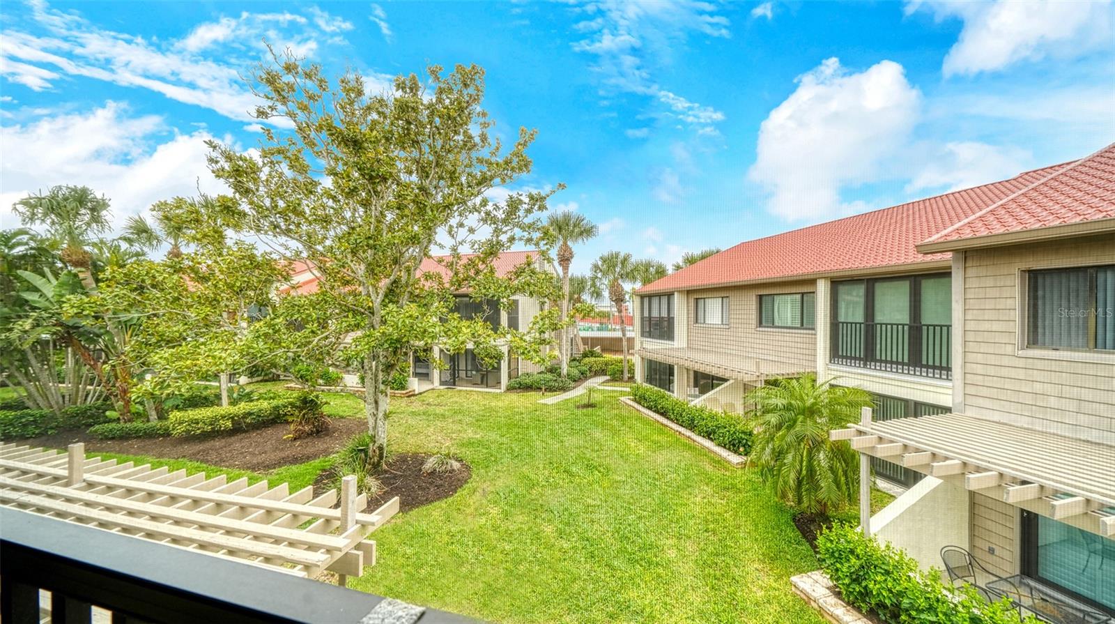 Image 15 of 62 For 6204 Midnight Pass Road 205