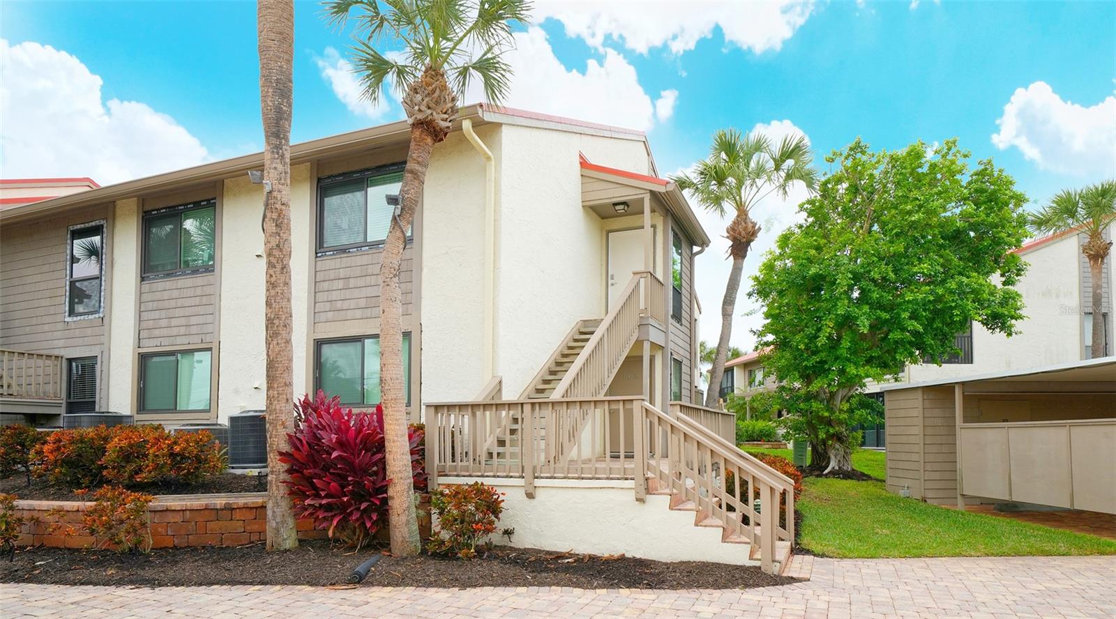 Image 2 of 62 For 6204 Midnight Pass Road 205