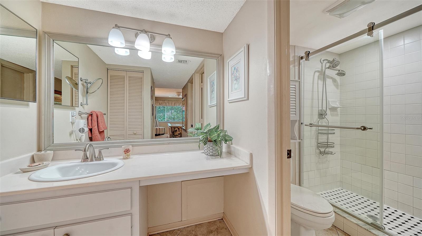 Image 25 of 62 For 6204 Midnight Pass Road 205