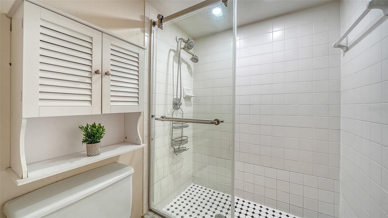 Image 26 of 62 For 6204 Midnight Pass Road 205