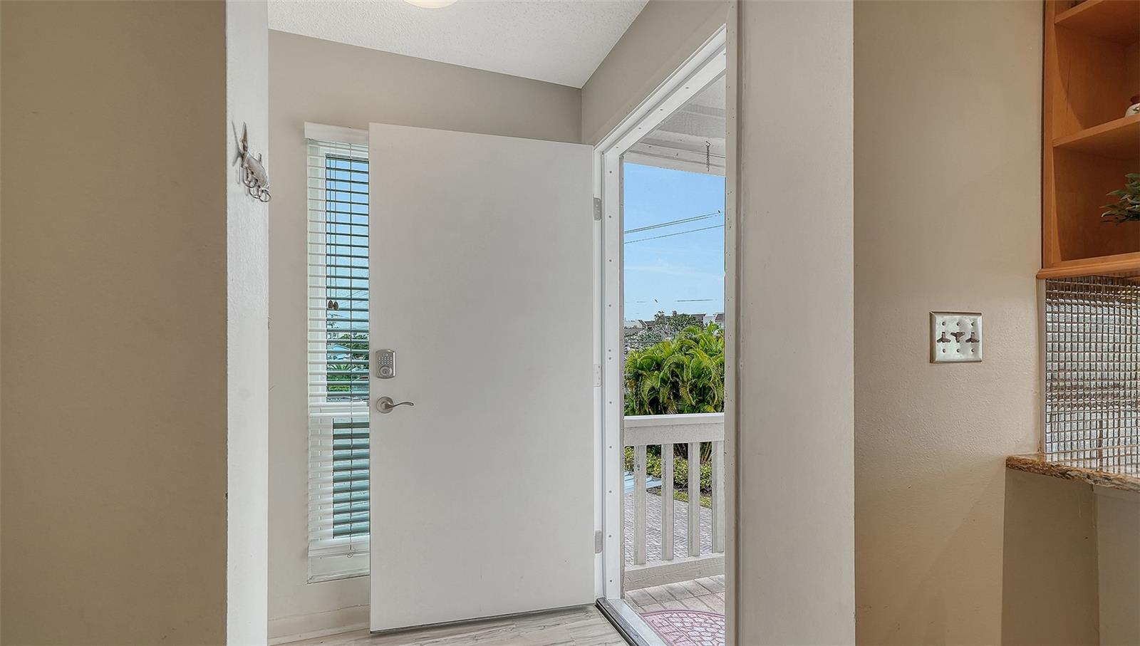 Image 3 of 62 For 6204 Midnight Pass Road 205