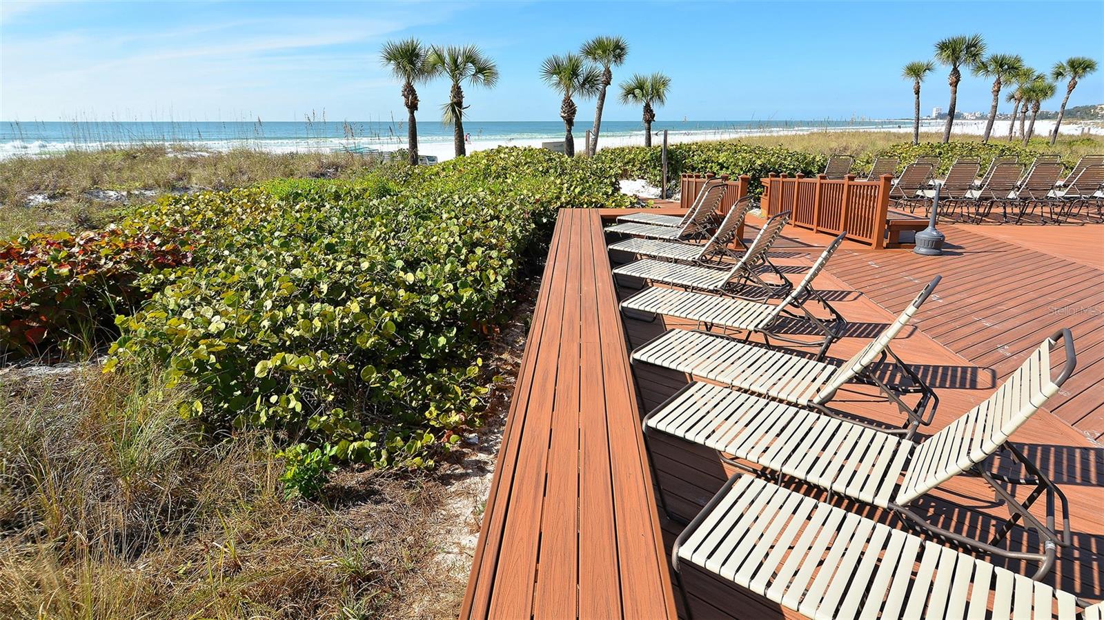 Image 44 of 62 For 6204 Midnight Pass Road 205