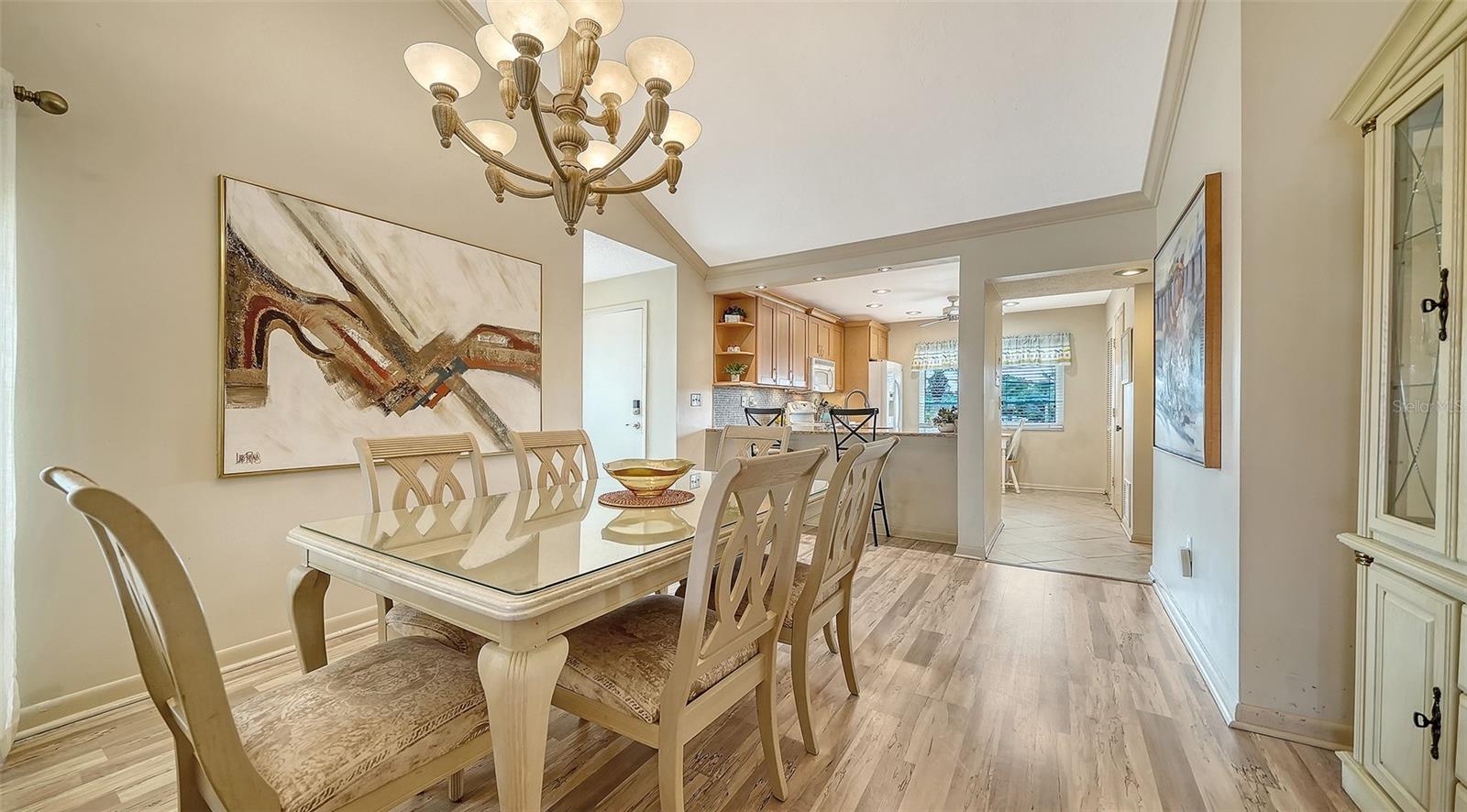 Image 6 of 62 For 6204 Midnight Pass Road 205