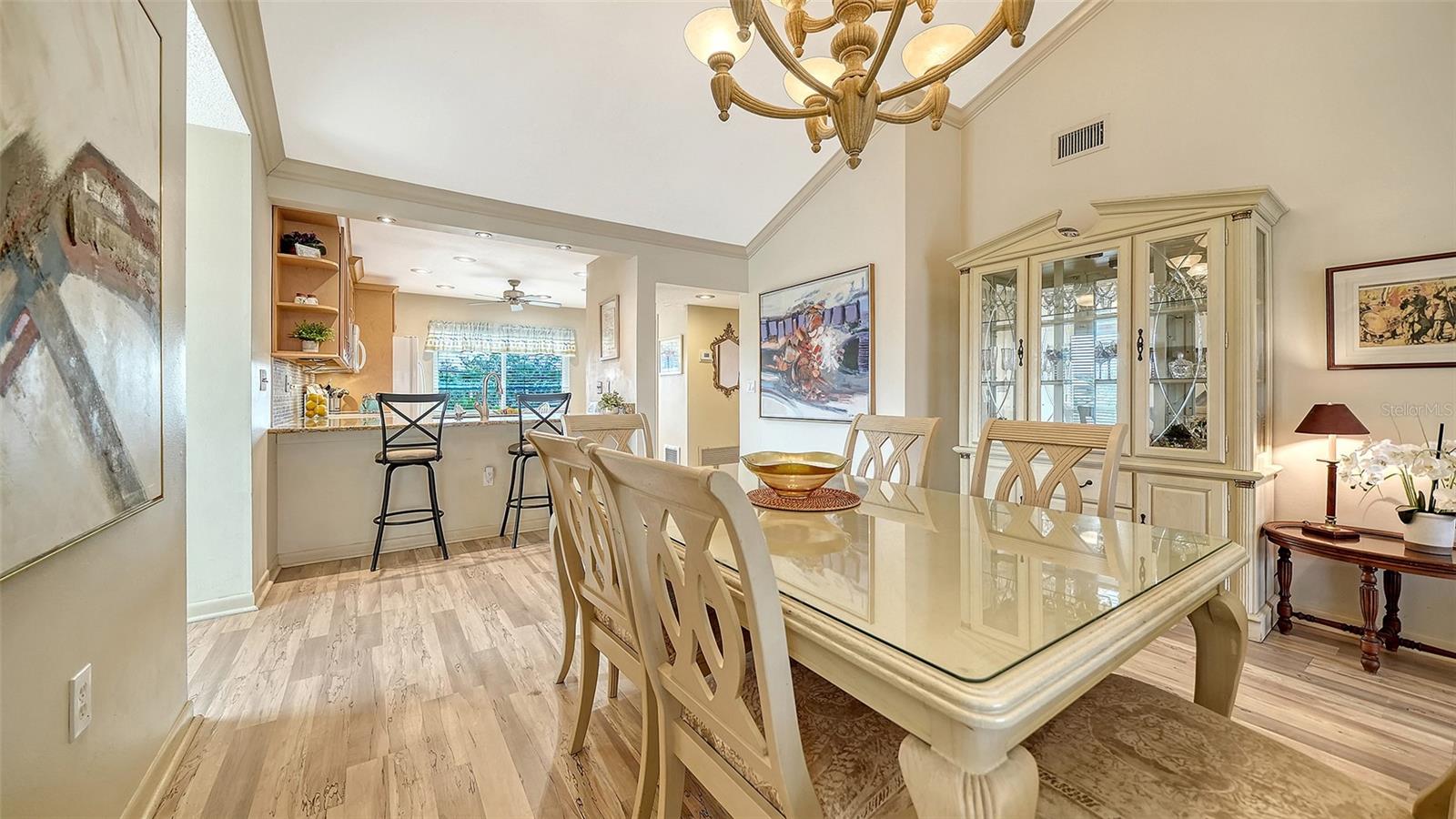 Image 7 of 62 For 6204 Midnight Pass Road 205