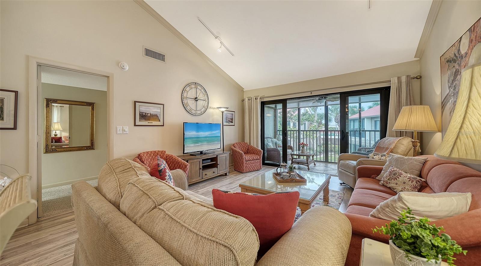 Image 8 of 62 For 6204 Midnight Pass Road 205