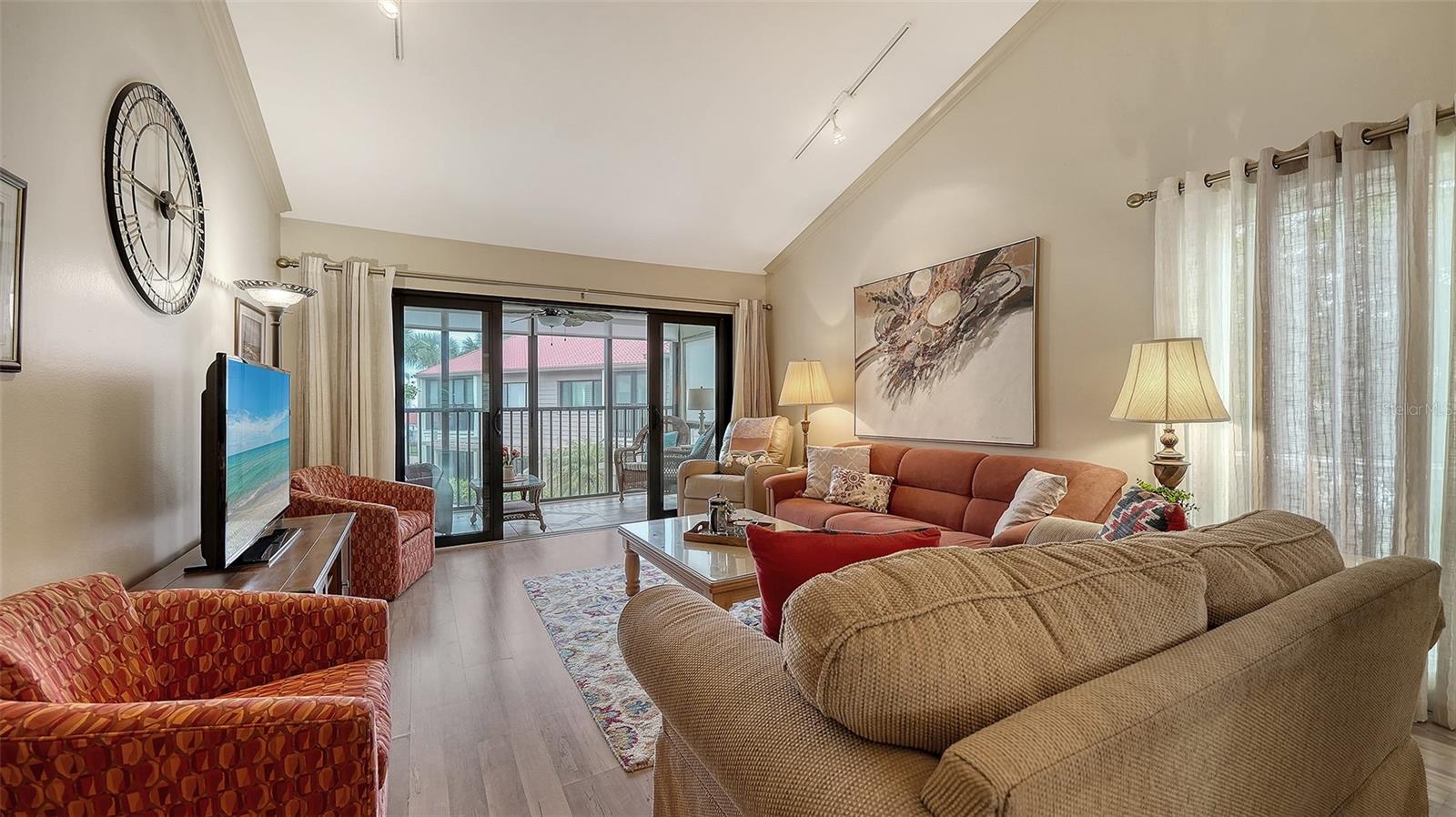 Image 9 of 62 For 6204 Midnight Pass Road 205