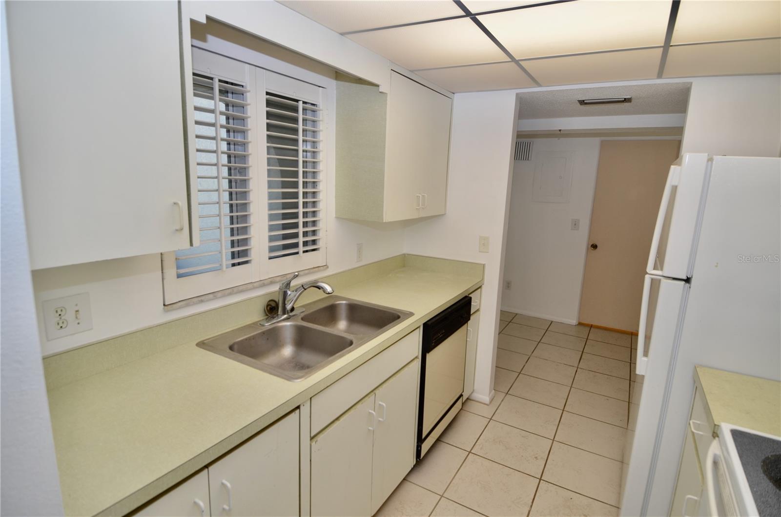 Image 4 of 18 For 3560 Hispania Place 211