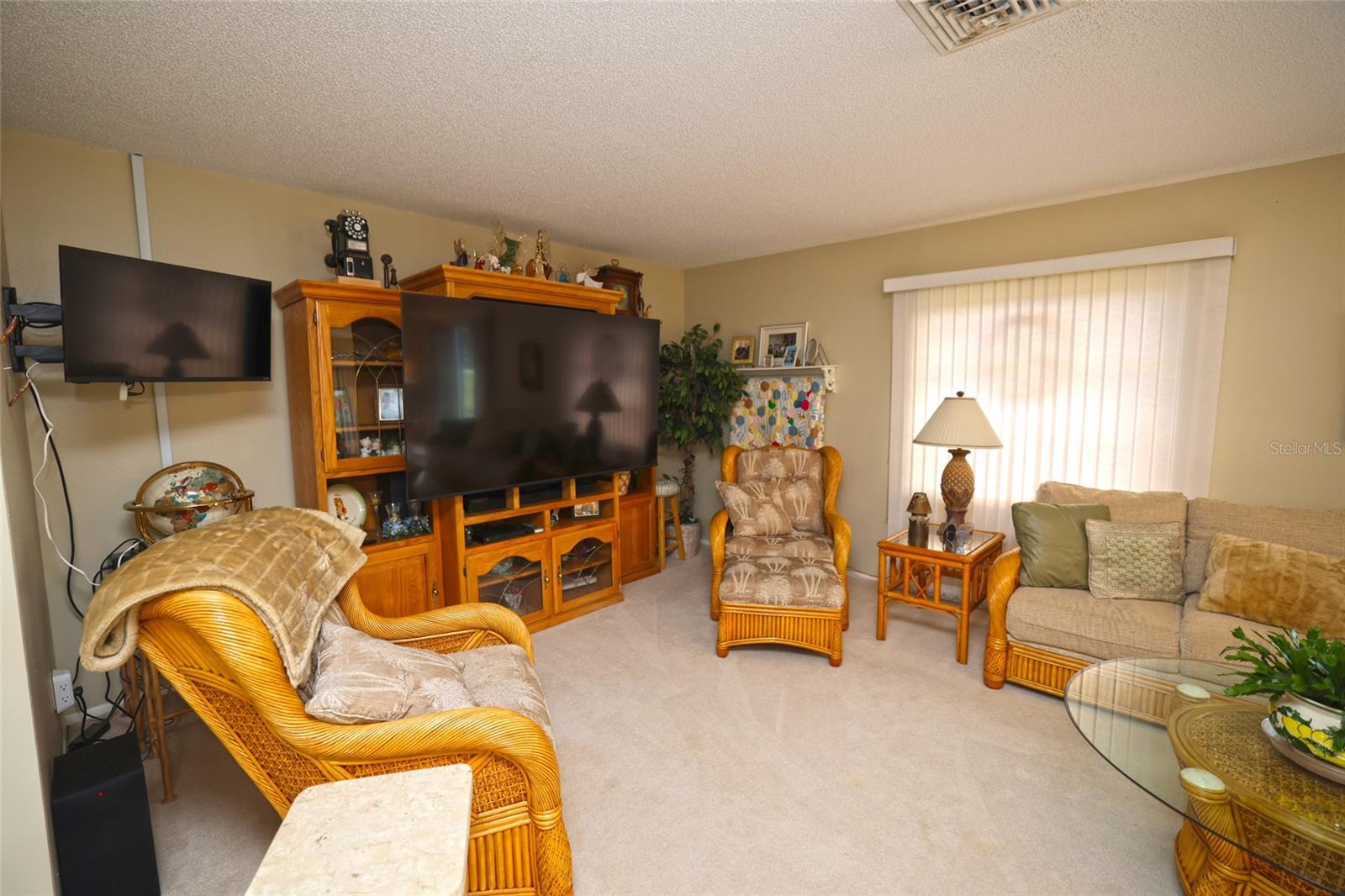 Image 21 of 48 For 315 Dante Drive 315