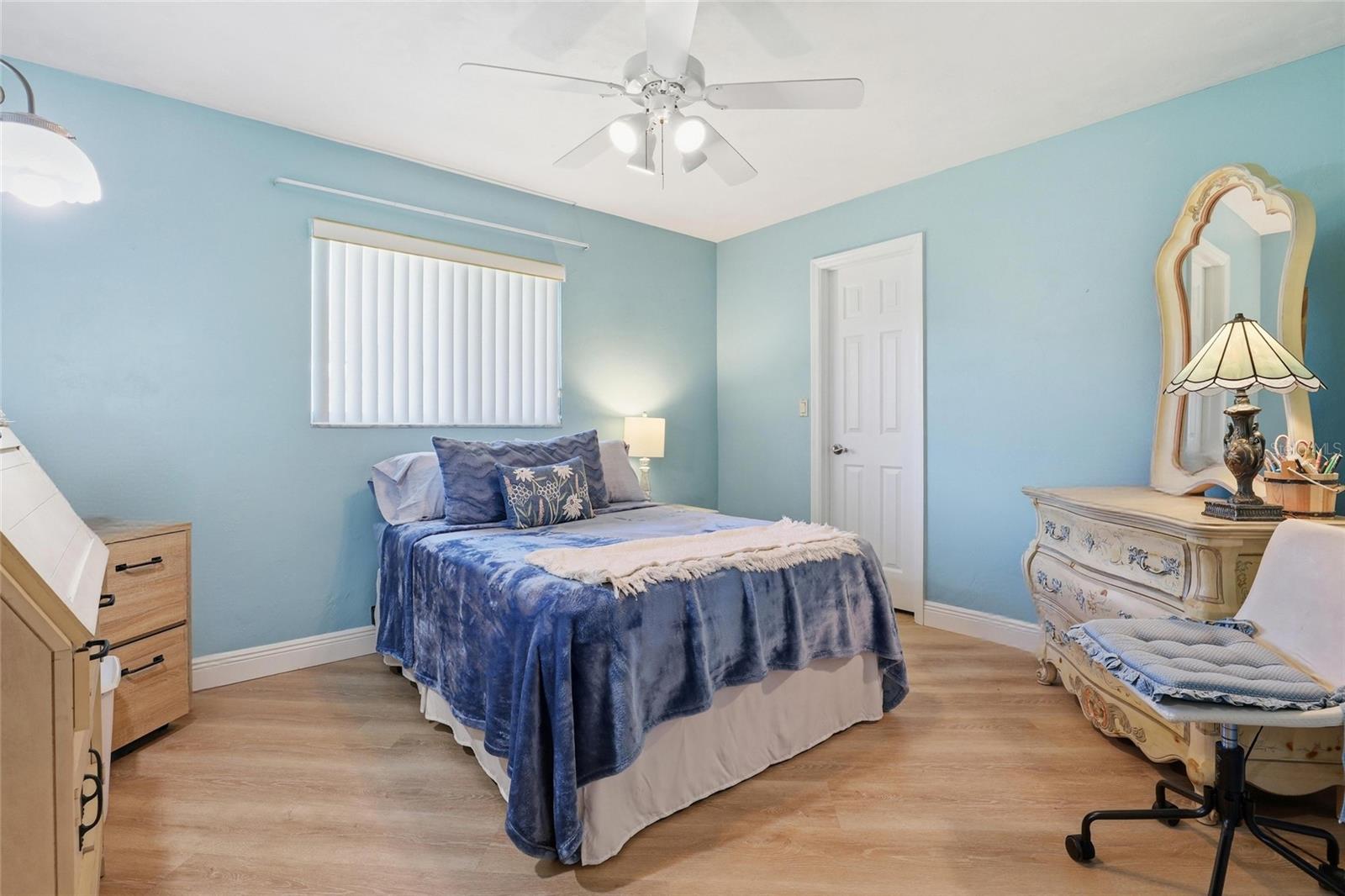 Image 29 of 48 For 15840 Lake Candlewood Drive