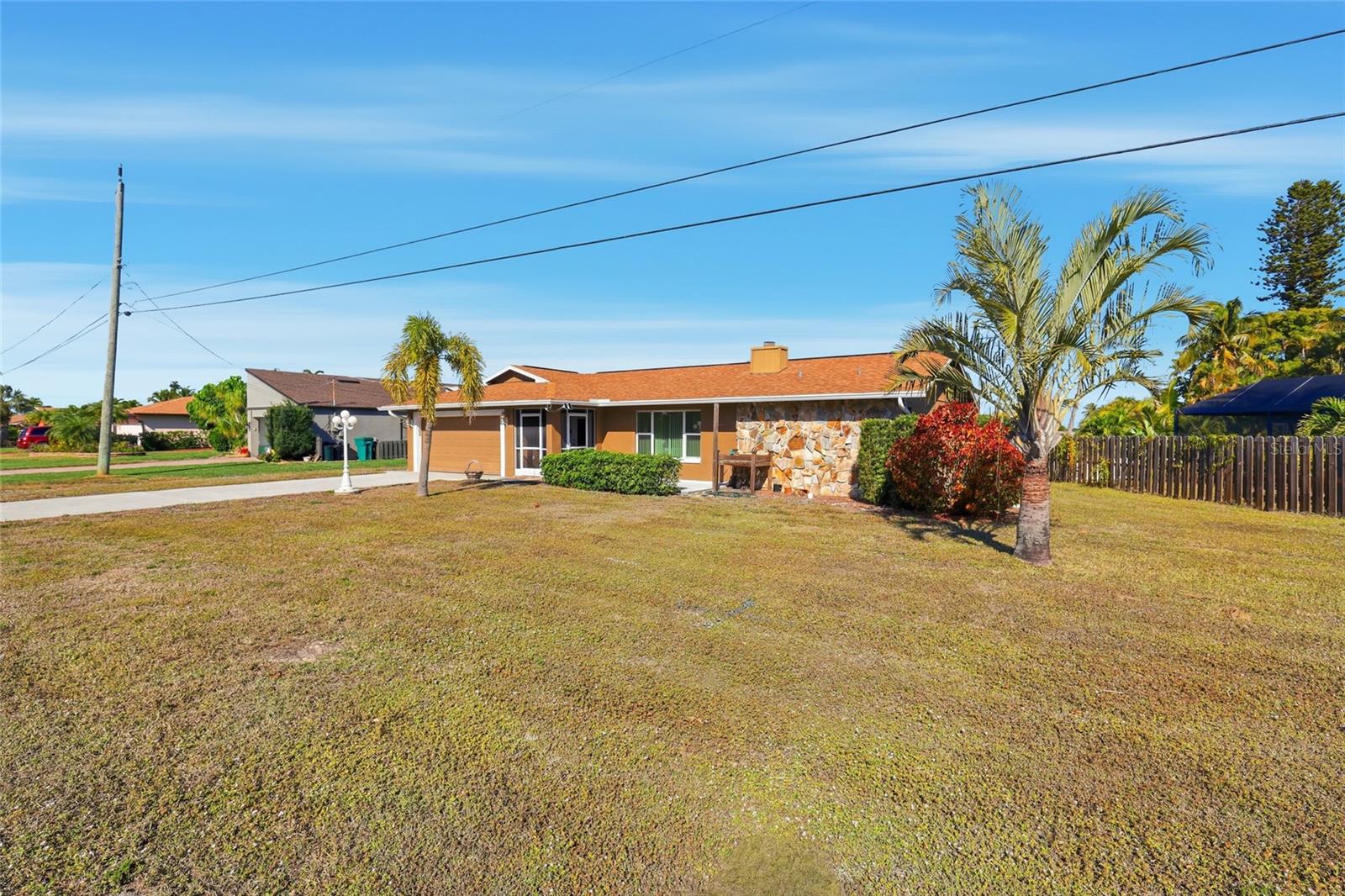 Image 6 of 48 For 15840 Lake Candlewood Drive