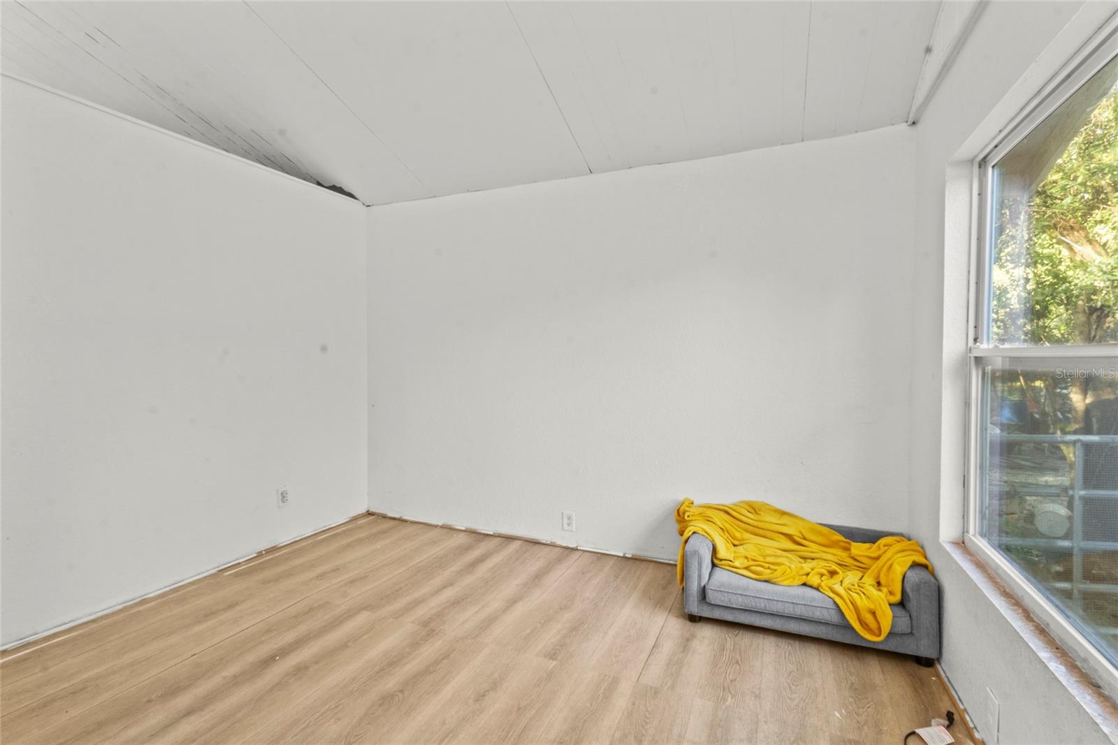 Image 8 of 30 For 1211 Eucalyptus Avenue