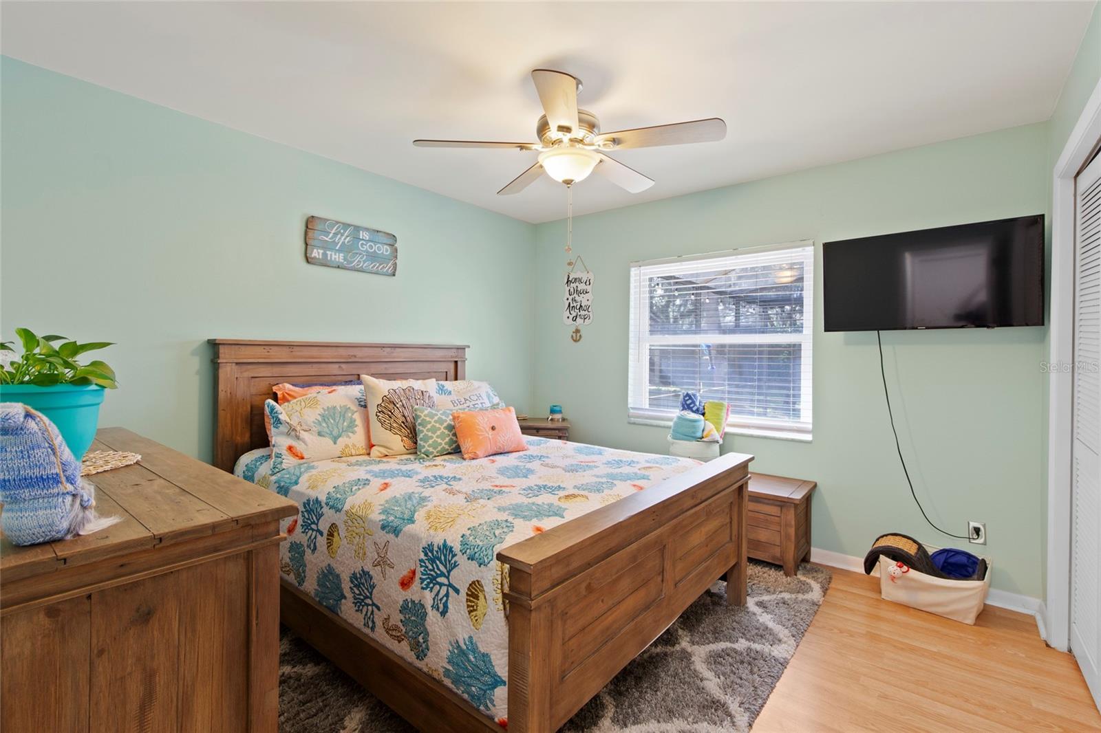 Listing photo id 8 for 1305 Peachfield Drive