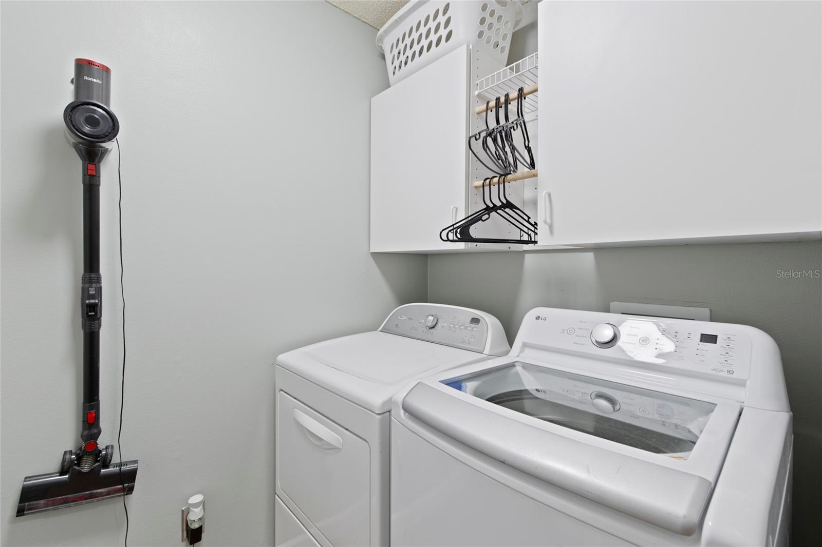 Listing photo id 11 for 1305 Peachfield Drive