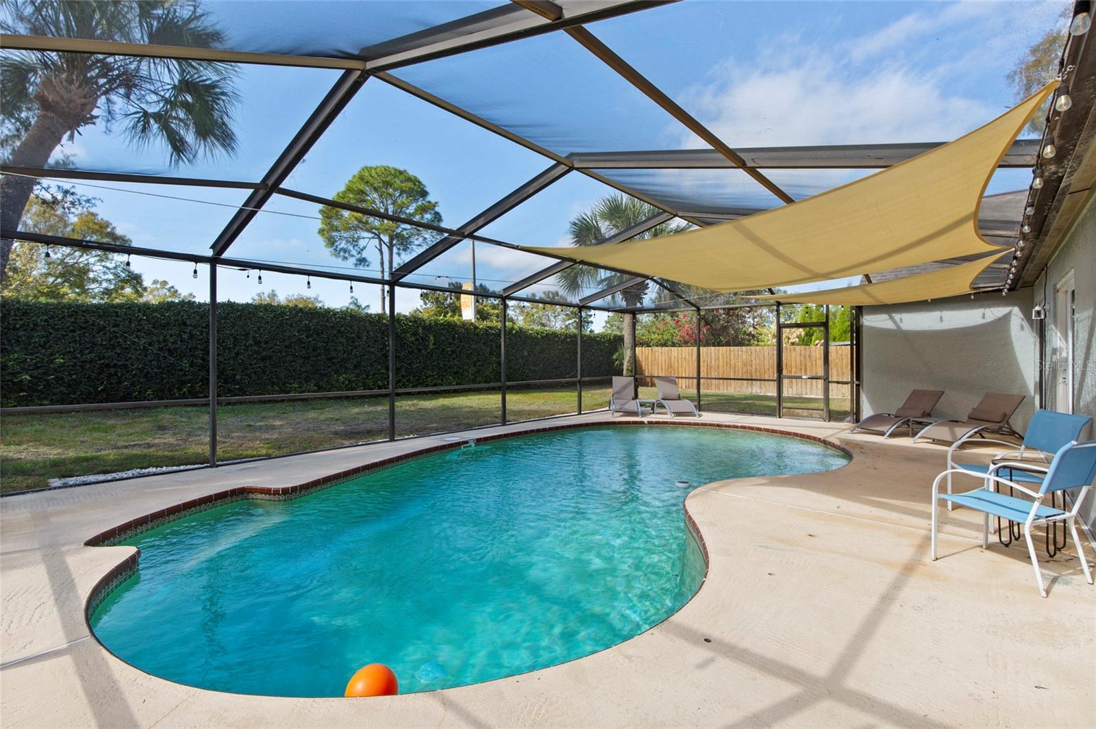 Listing photo id 13 for 1305 Peachfield Drive