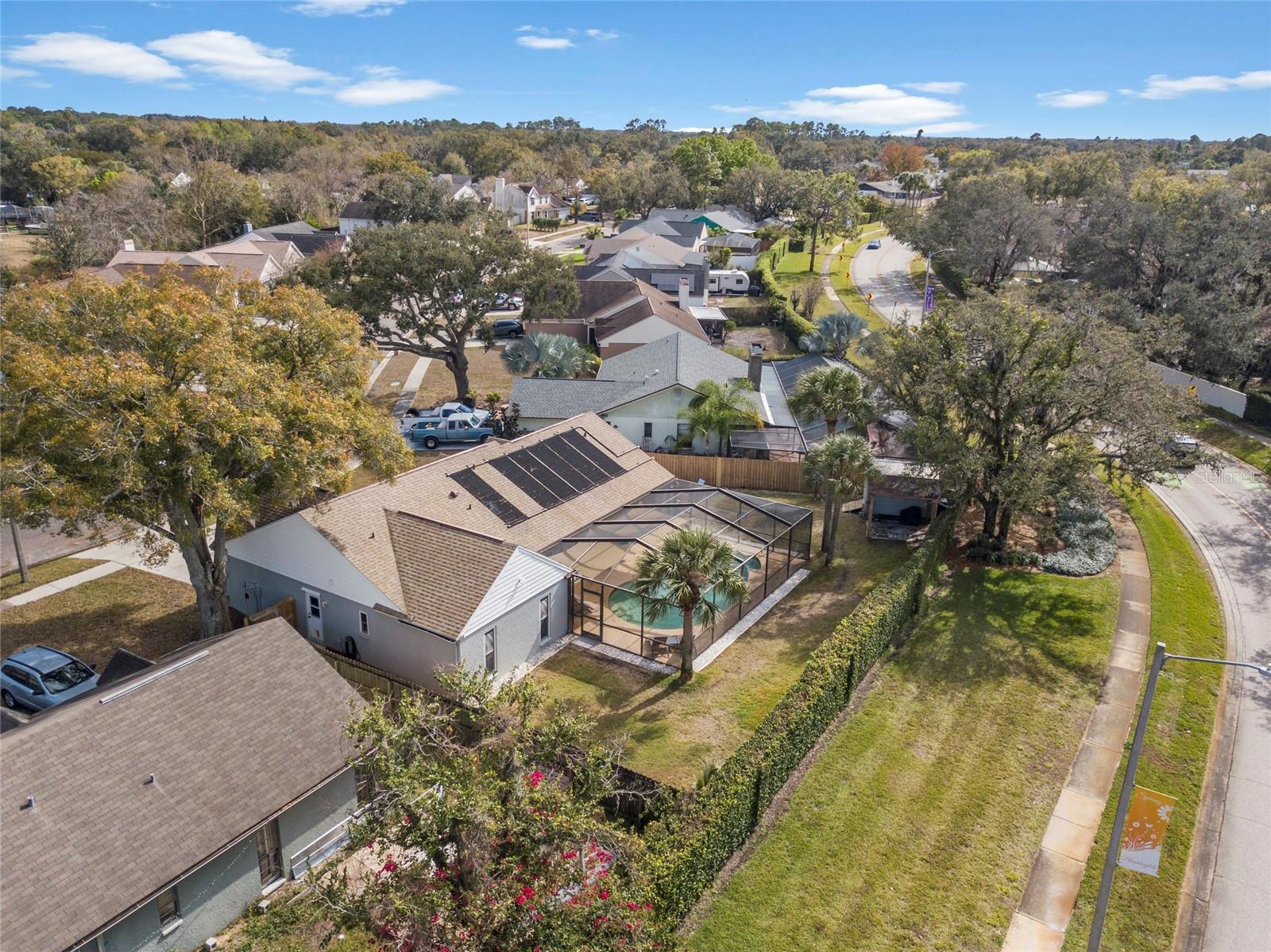 Listing photo id 15 for 1305 Peachfield Drive