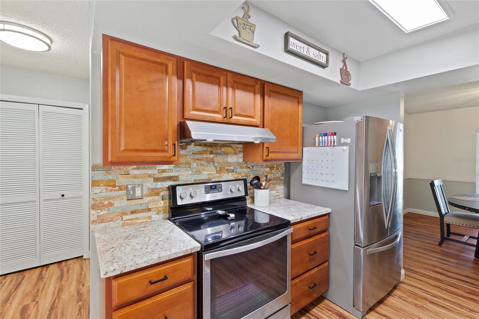 Listing photo id 1 for 1305 Peachfield Drive