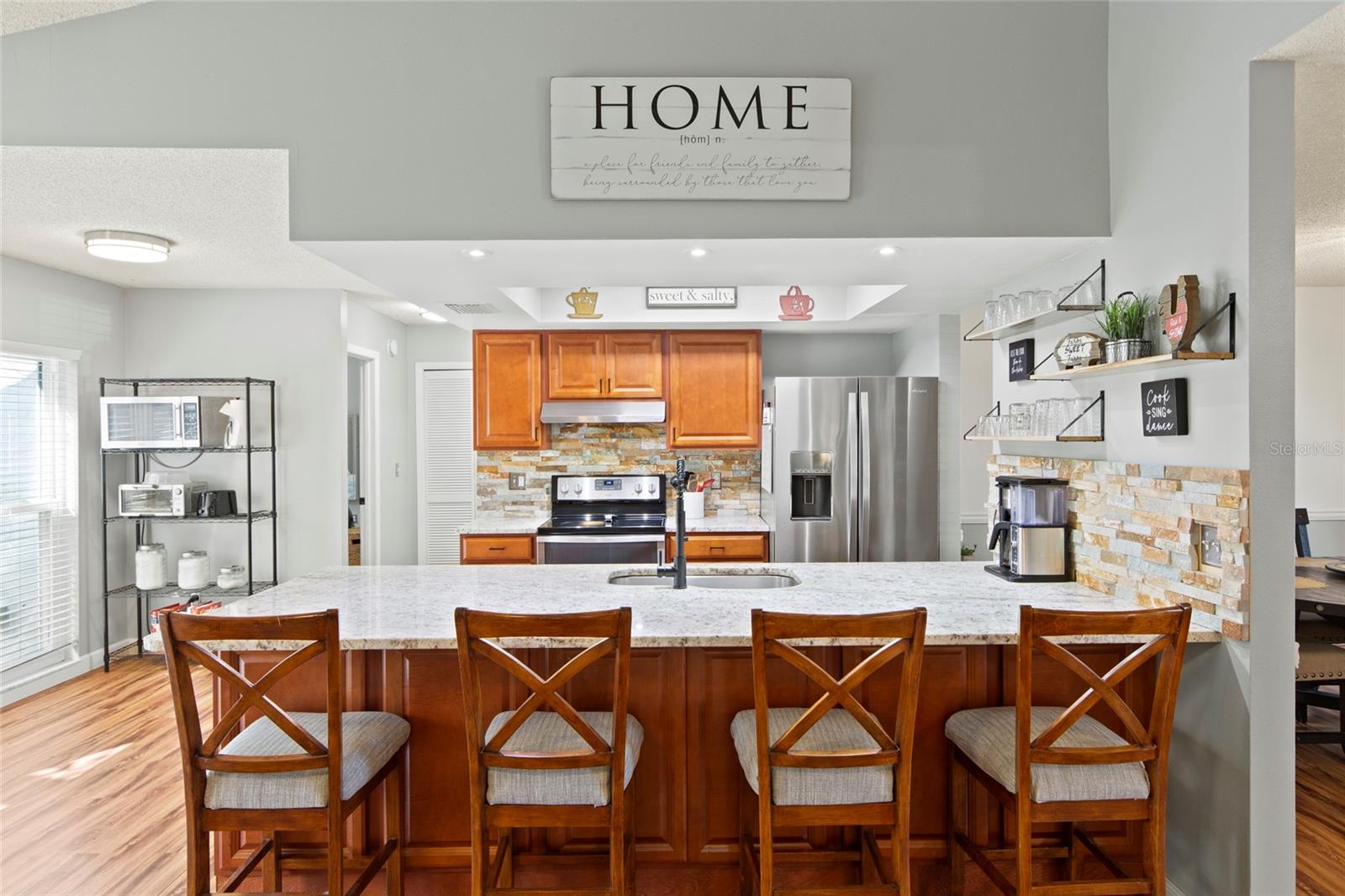 Listing photo id 3 for 1305 Peachfield Drive