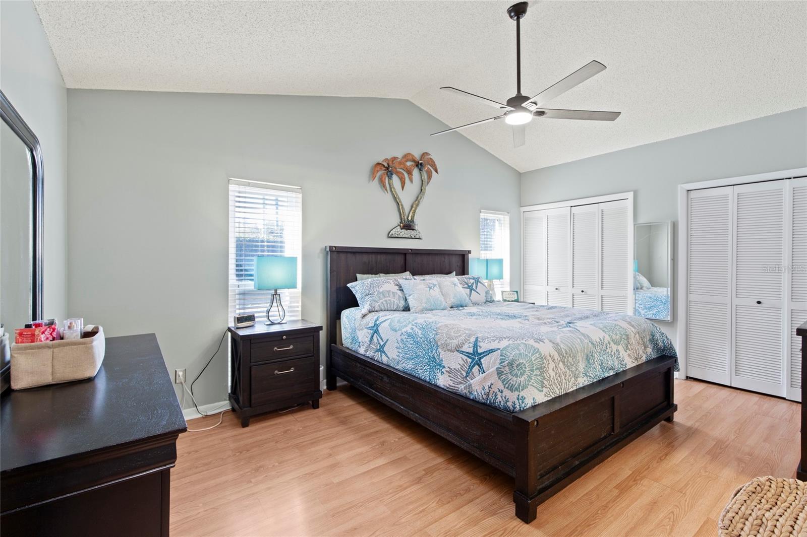 Listing photo id 5 for 1305 Peachfield Drive